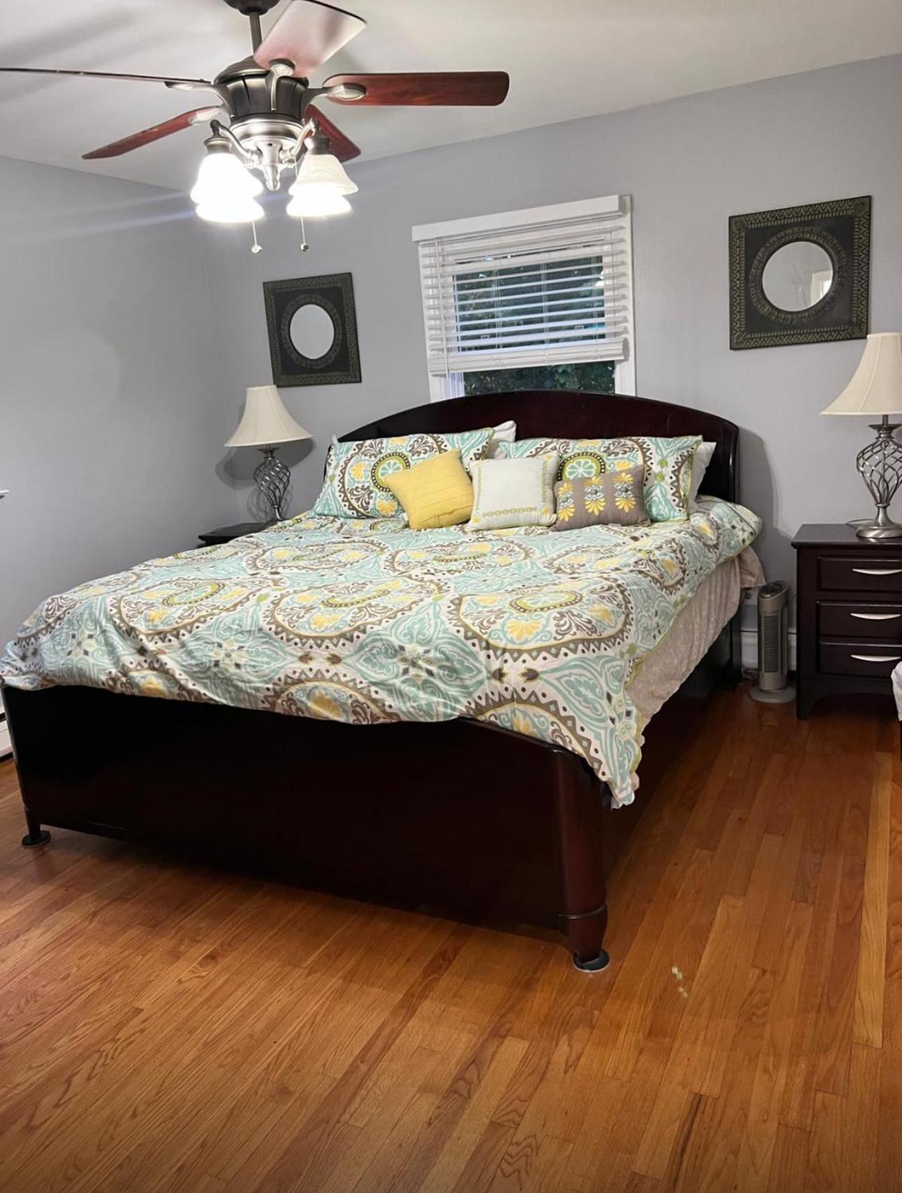 Beautiful 3 - 4 Bedroom Home Fully Furnished Including Utilities Close to I95 Train - Property Image 13