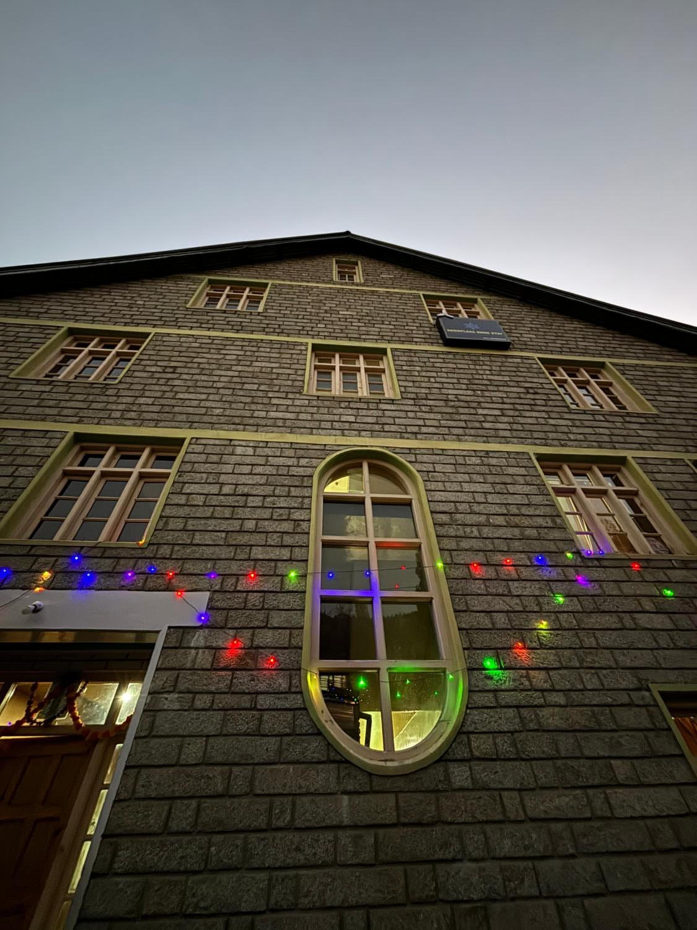 SNOWFLAKE Homestay