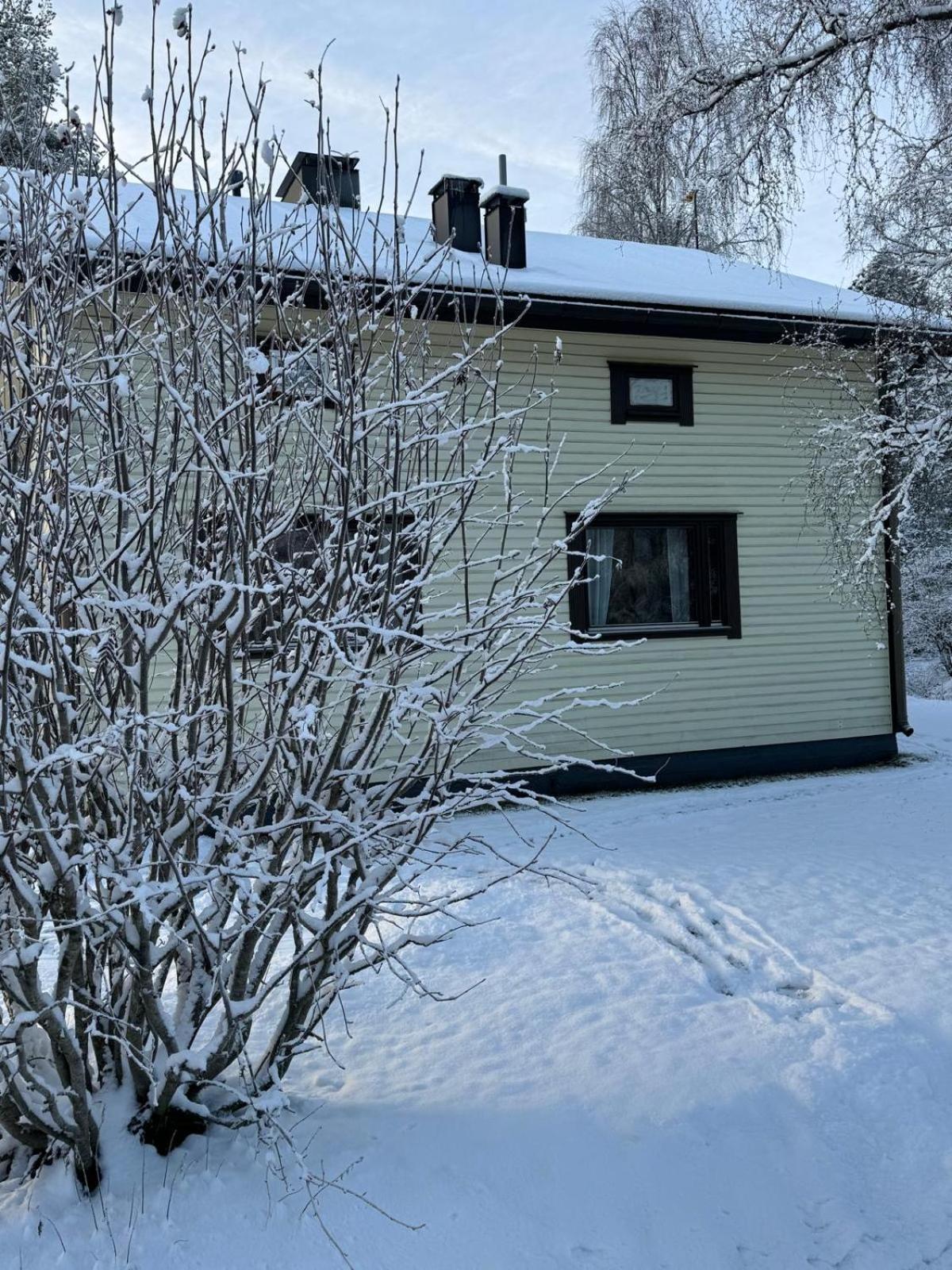 Cozy villa near Santa Park