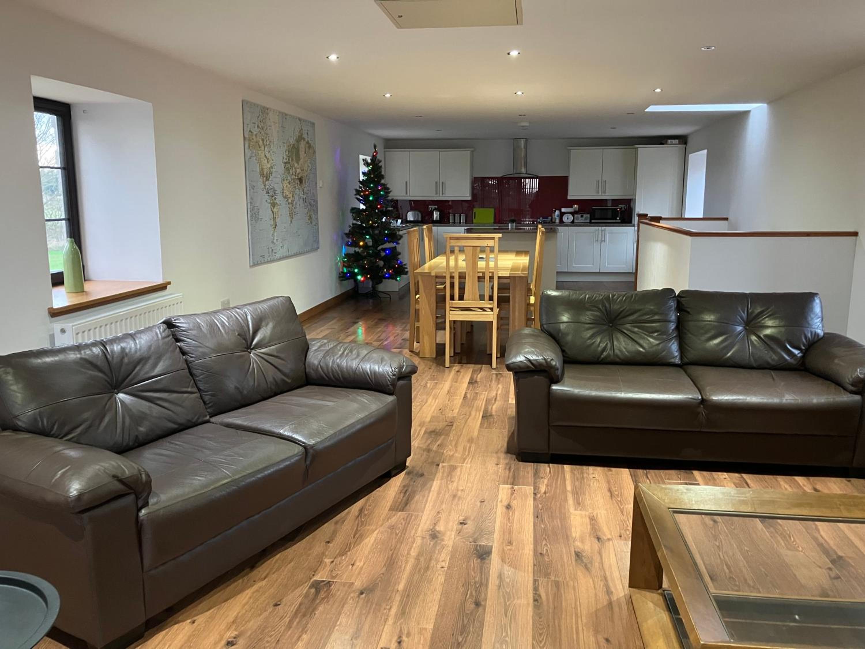 Berryhill West Steading - Peterhead - 3 bedroom 2 bathroom self-catering - Sleeps 5 - Private off-road parking - Yard & Shed - Suit Contractors - Newly Ref view 3