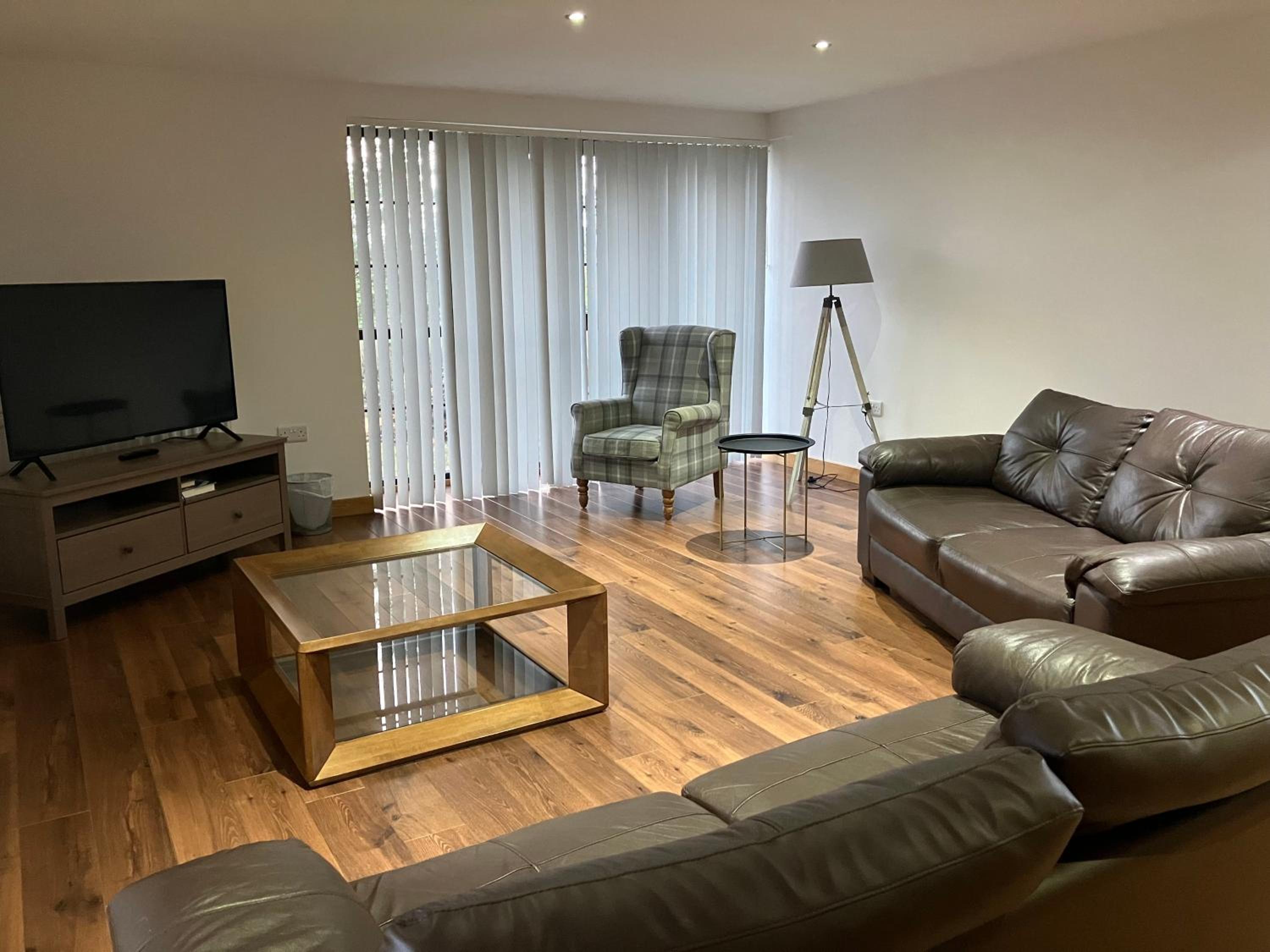 Berryhill West Steading - Peterhead - 3 bedroom 2 bathroom self-catering - Sleeps 5 - Private off-road parking - Yard & Shed - Suit Contractors - Newly Ref view 4