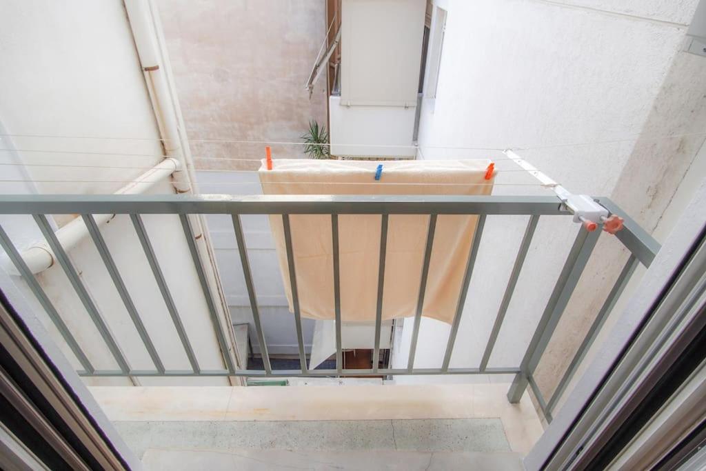 Newly Renovated 2-Bedroom Condo In Athens !
