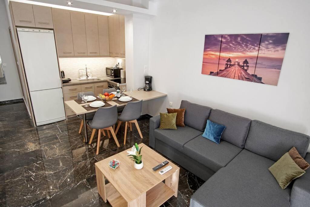 Newly Renovated 2-Bedroom Condo In Athens !