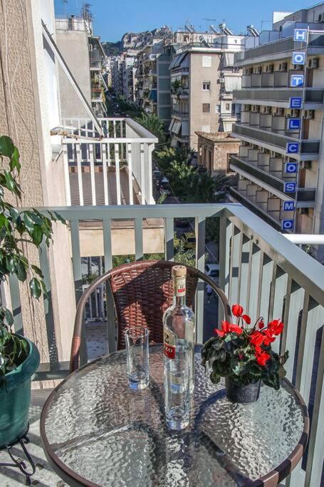 Newly Renovated 2-Bedroom Condo In Athens !