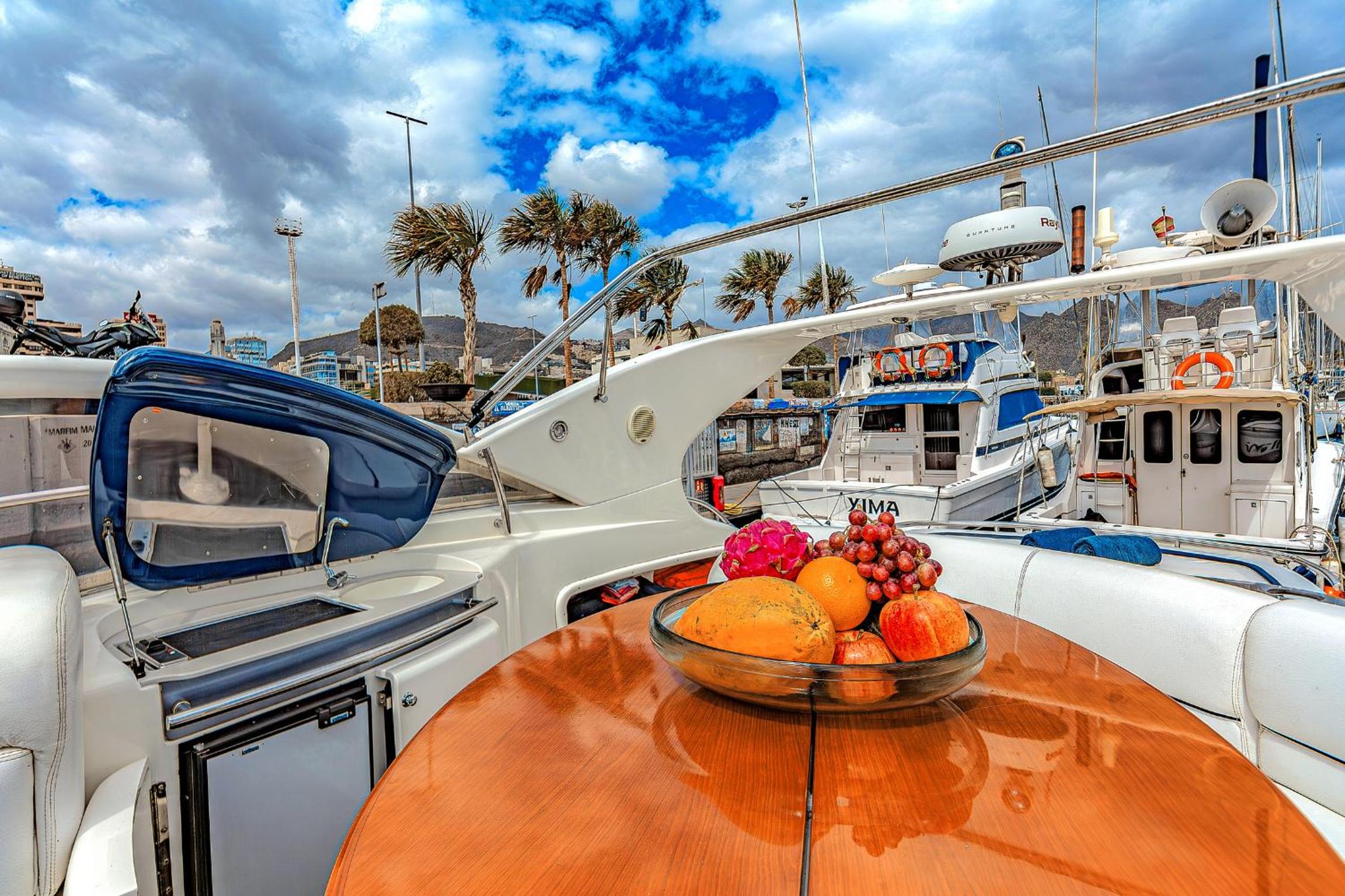 Luxury Yacht Santa Cruz de Tenerife
