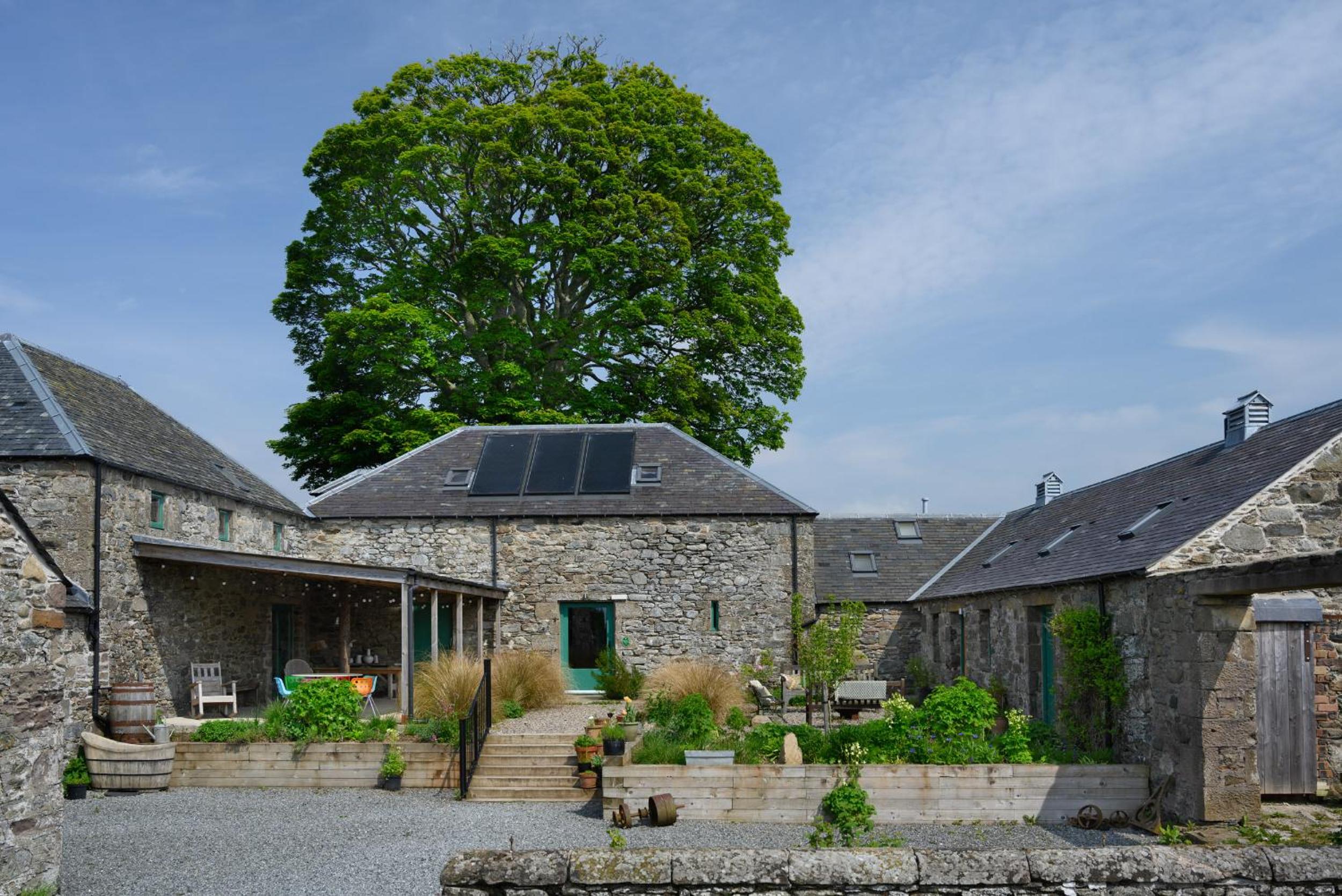 Hotel Burmieston - Image 1