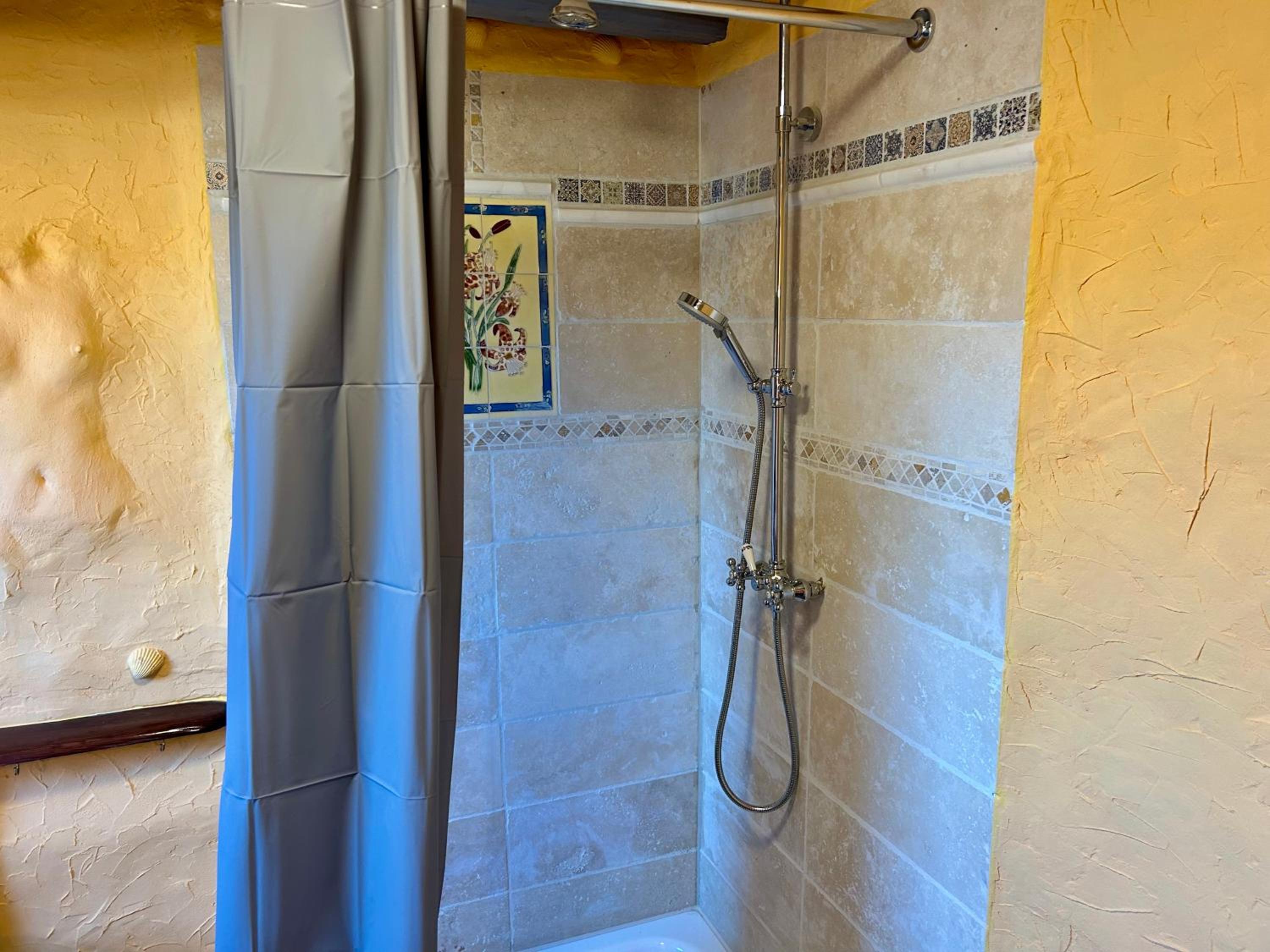 Stilvolles City Haus mit 2 Bädern & Parkplatz, 75 qm Innenstadt