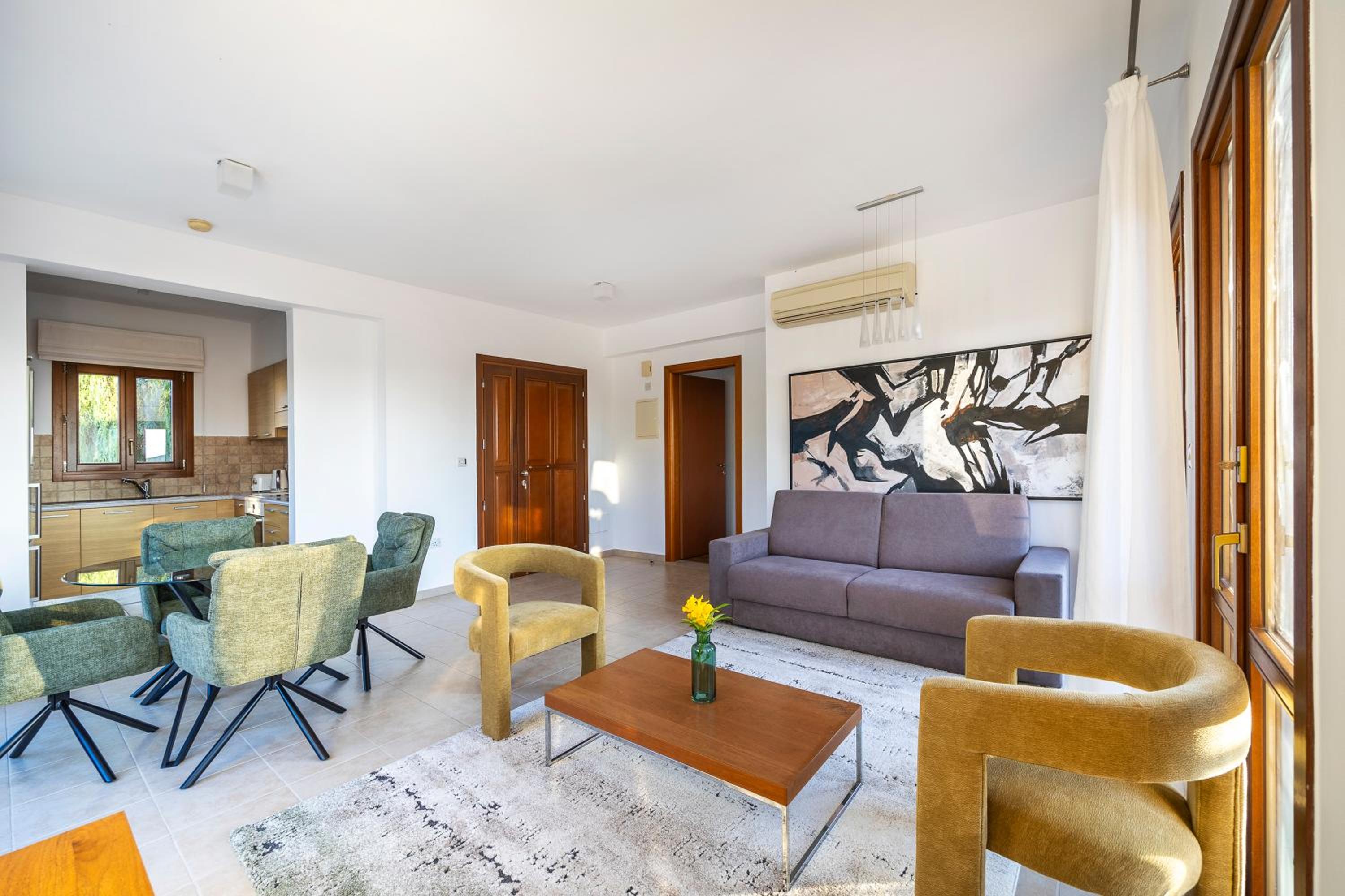 Bright apartment with shared pool in Aphrodite Hills
