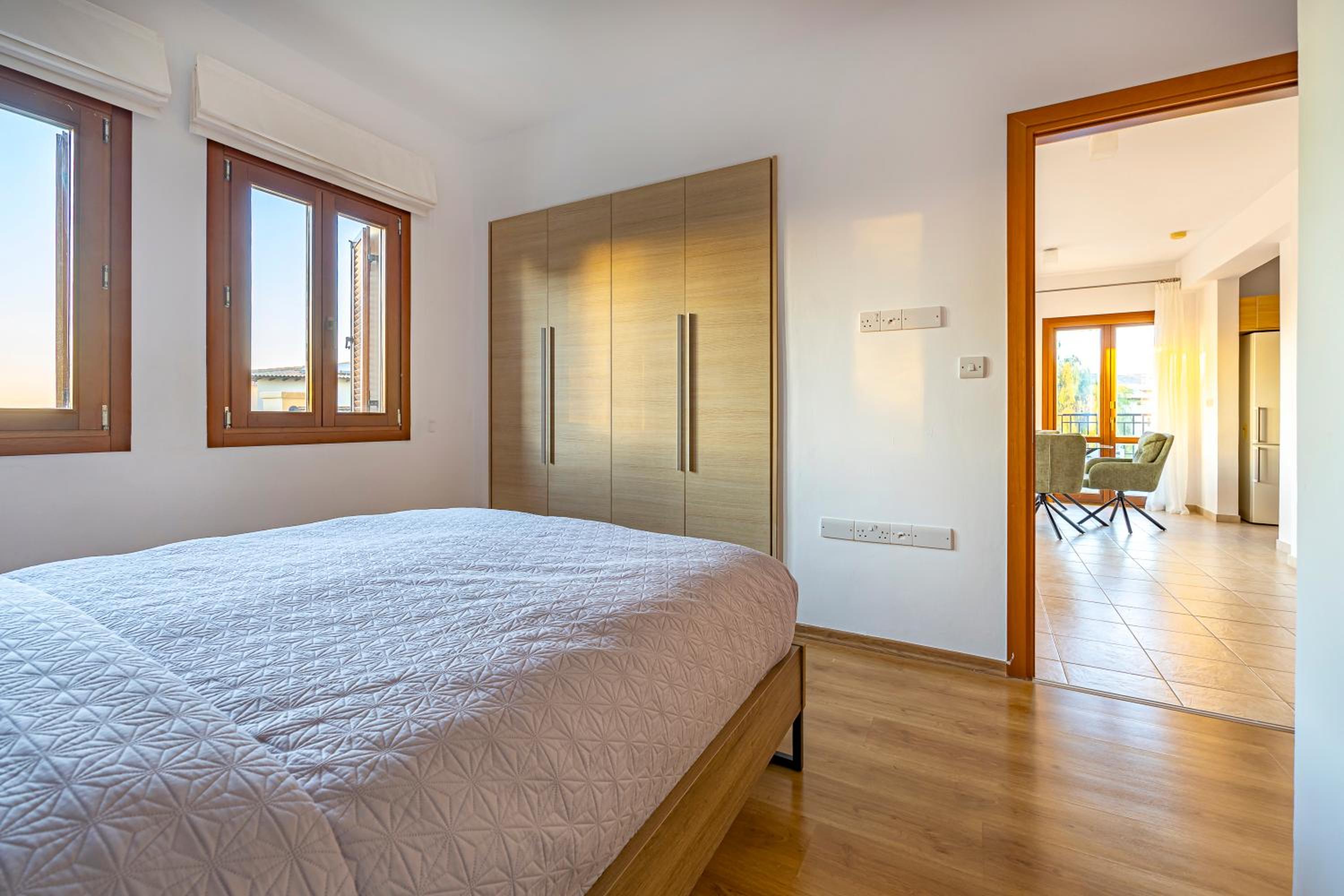 Bright apartment with shared pool in Aphrodite Hills