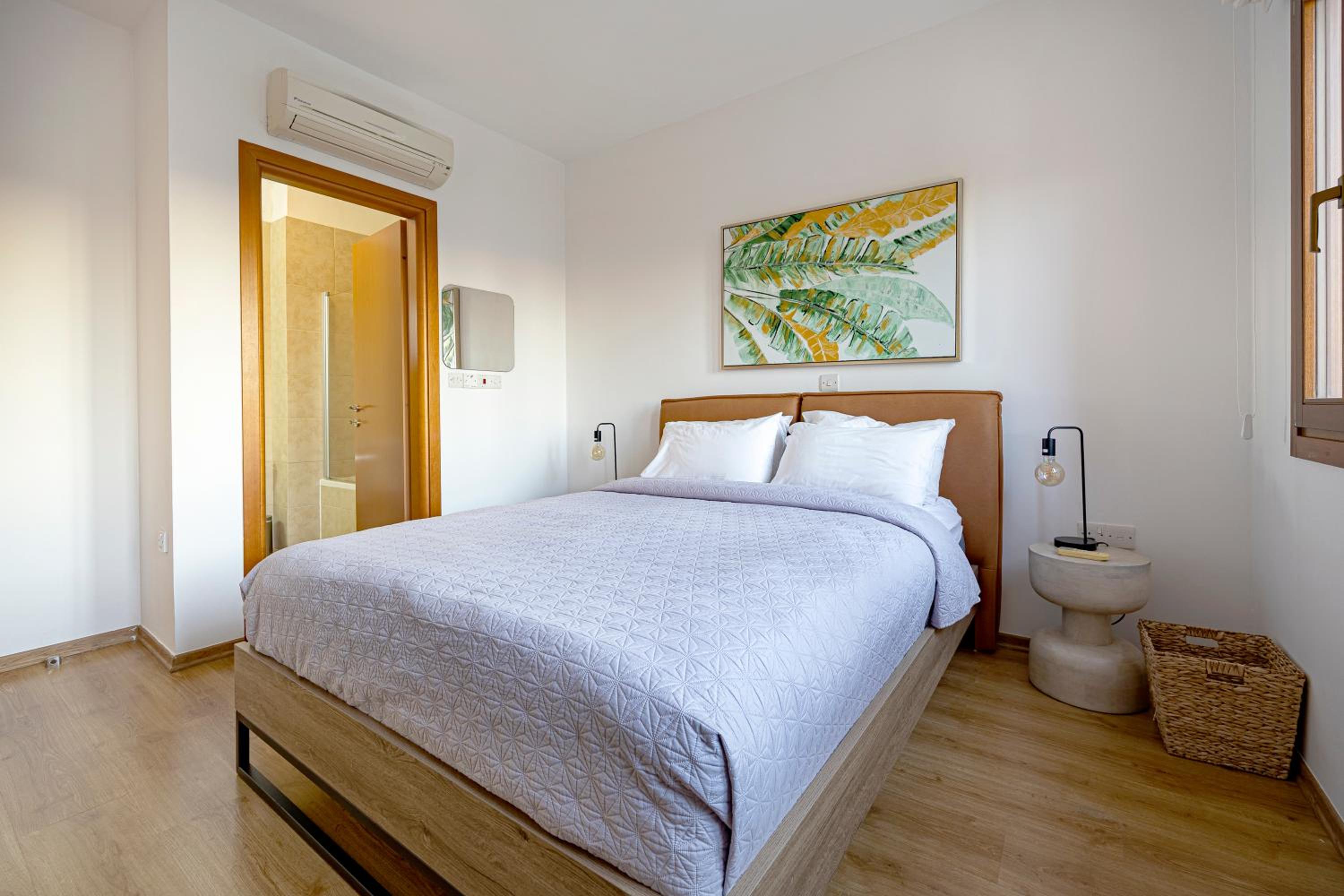Bright apartment with shared pool in Aphrodite Hills