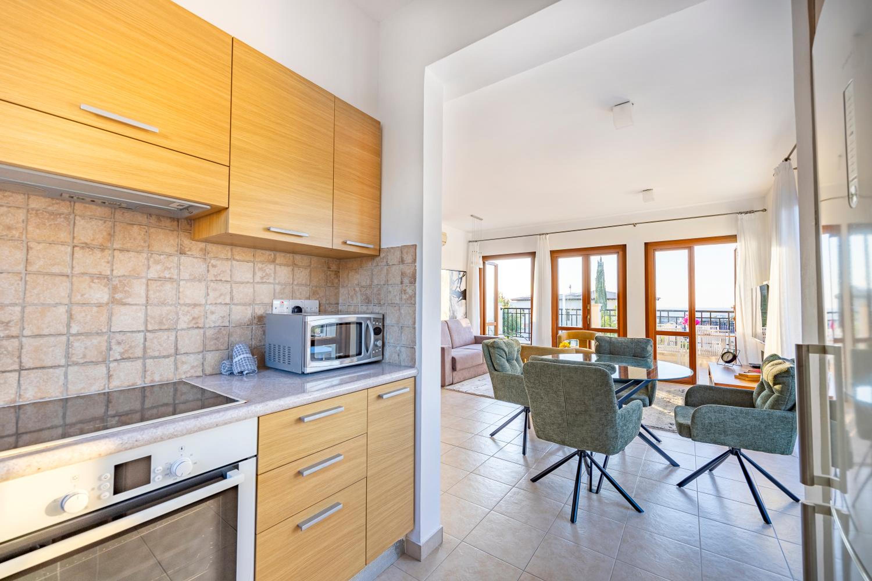 Bright apartment with shared pool in Aphrodite Hills