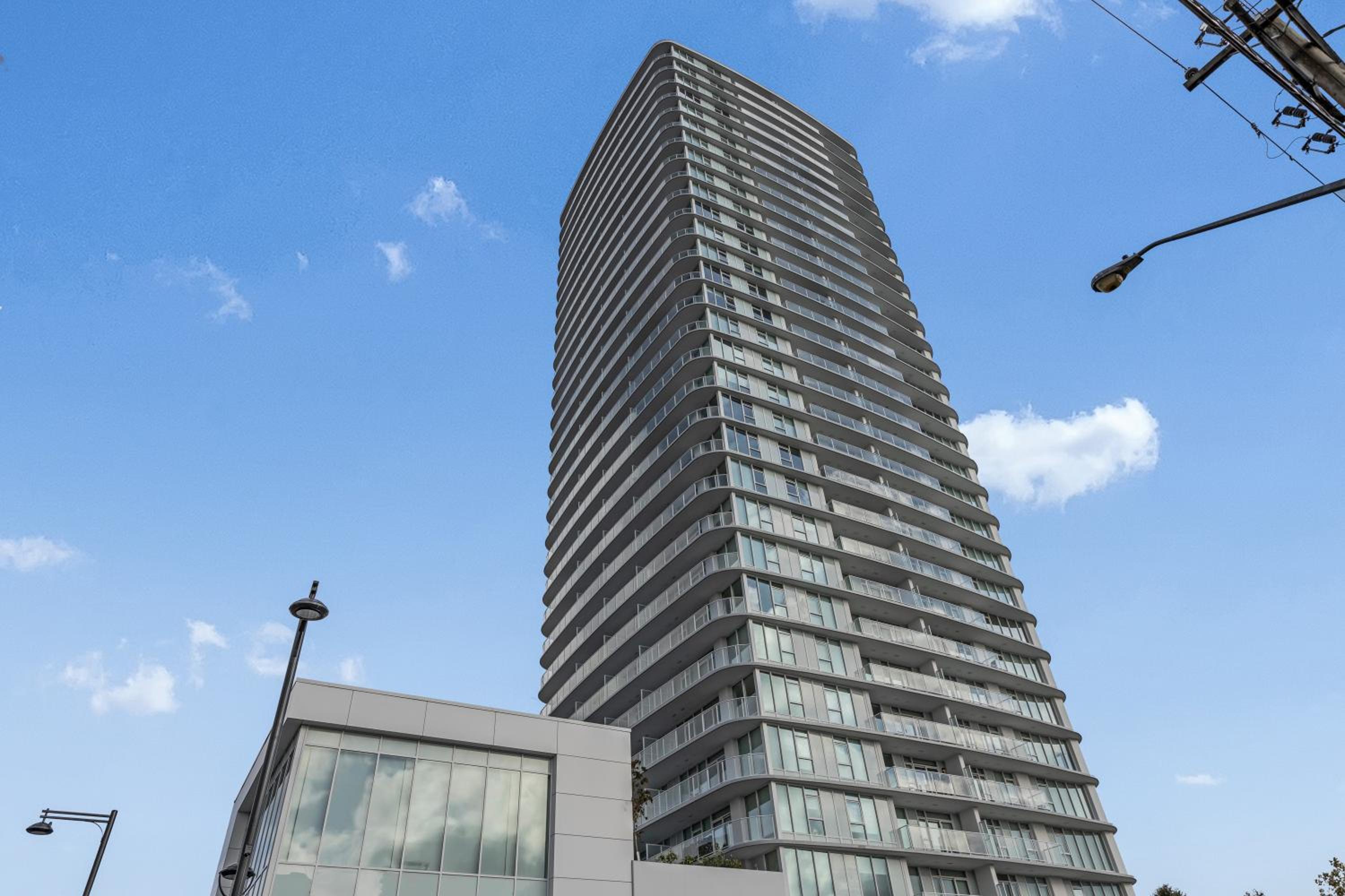 Modern 1-Bedroom Surrey Condo with Amazing Views