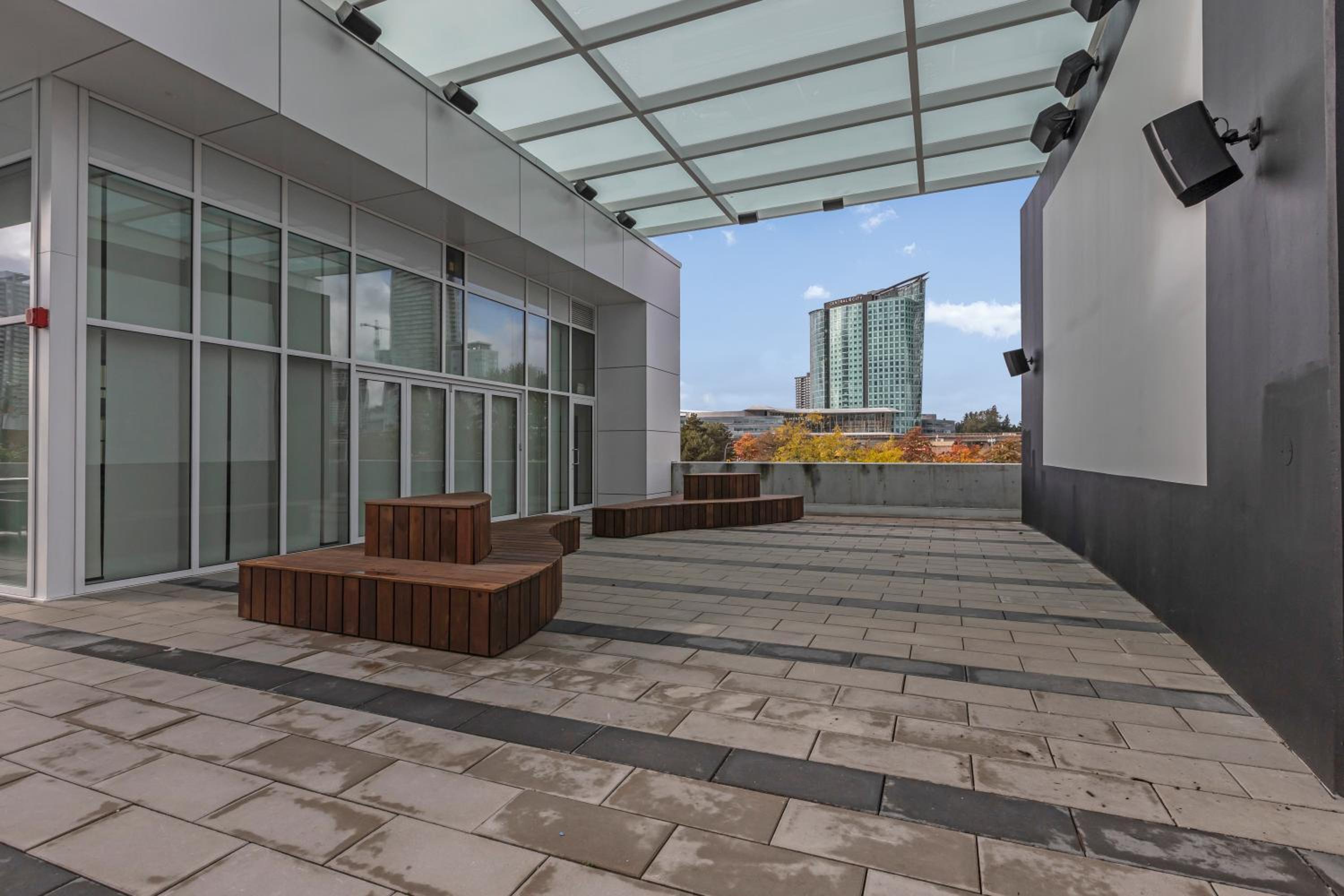 Modern 1-Bedroom Surrey Condo with Amazing Views