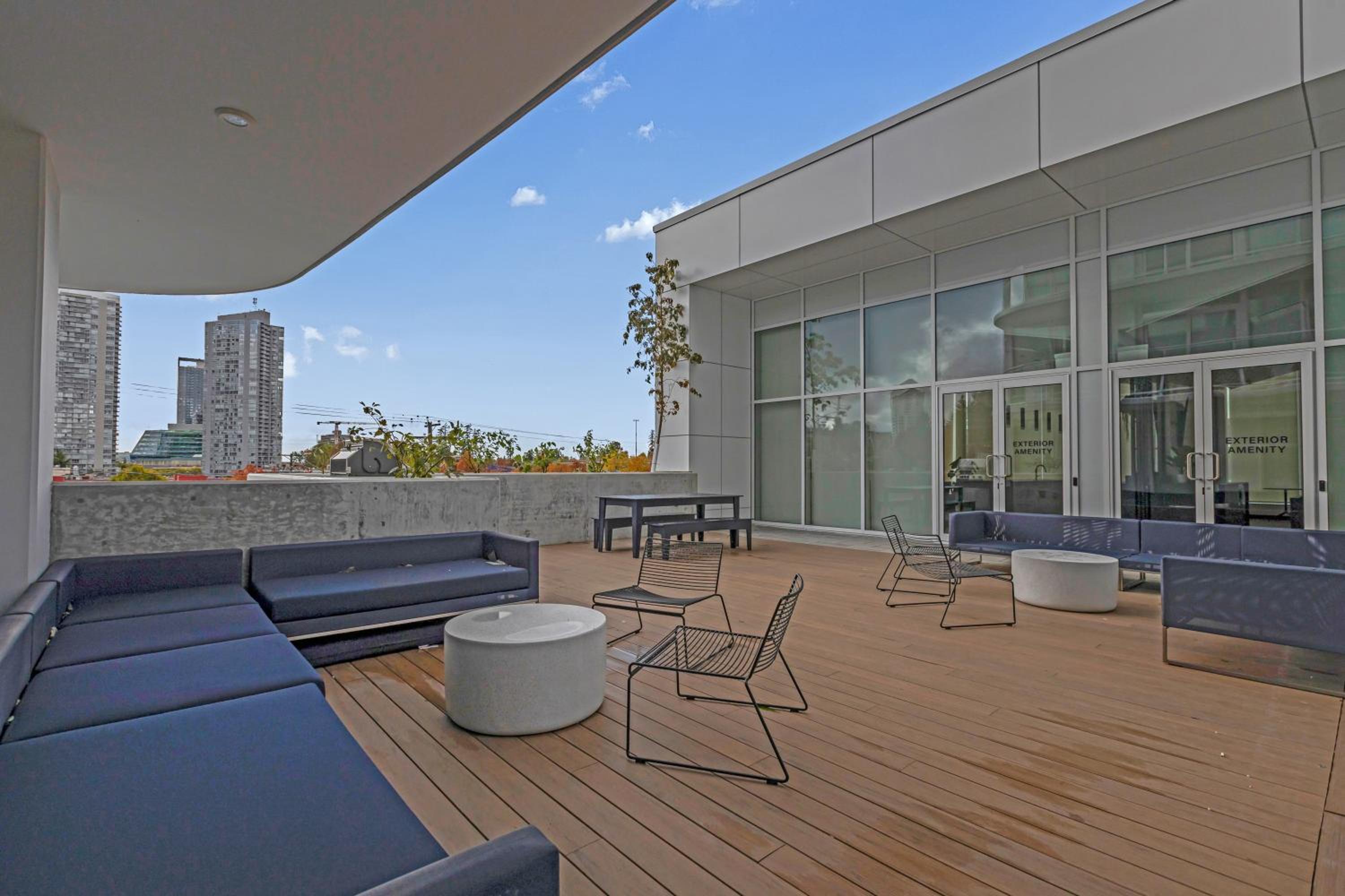 Modern 1-Bedroom Surrey Condo with Amazing Views