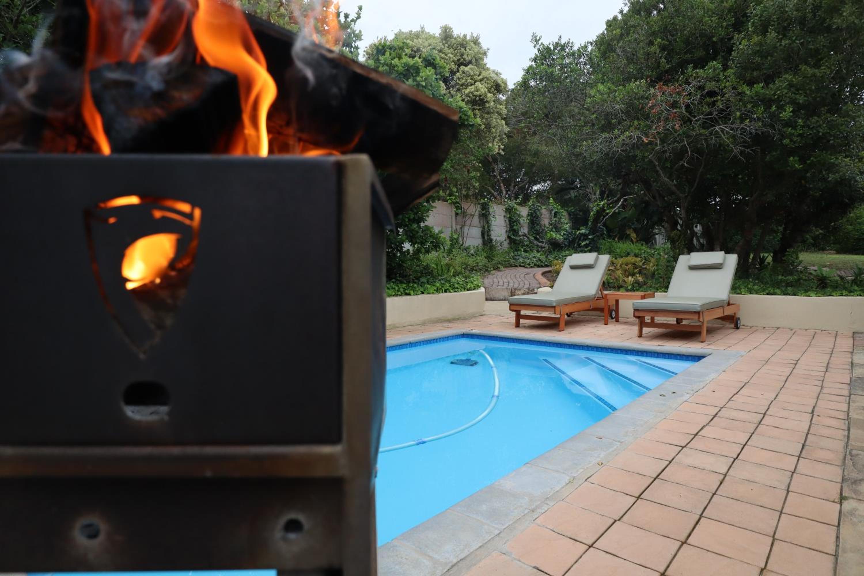 Stylish house/Heated swimming pool-5min to Beach