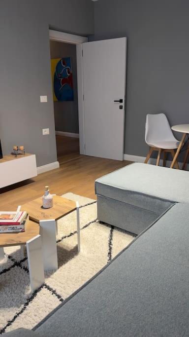 Bee Apartment 3-City Center Retreat