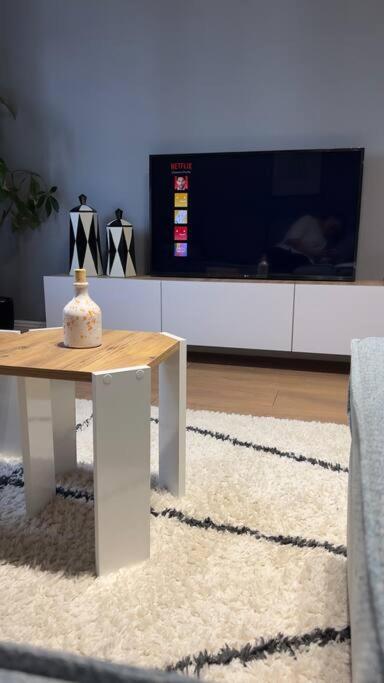 Bee Apartment 3-City Center Retreat