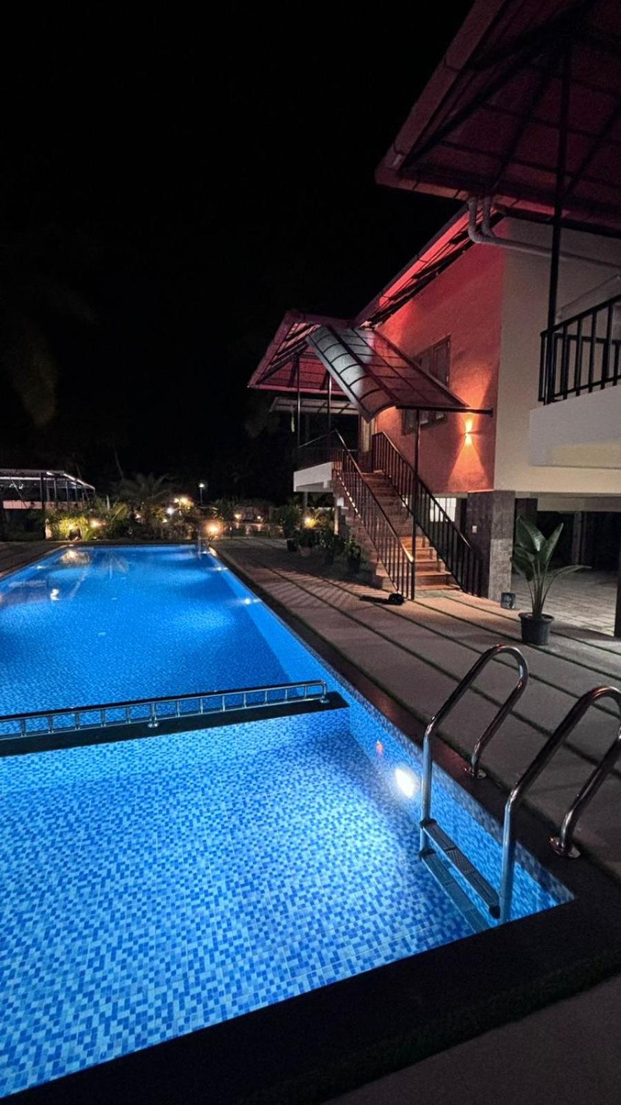 Tropical Blue Resort