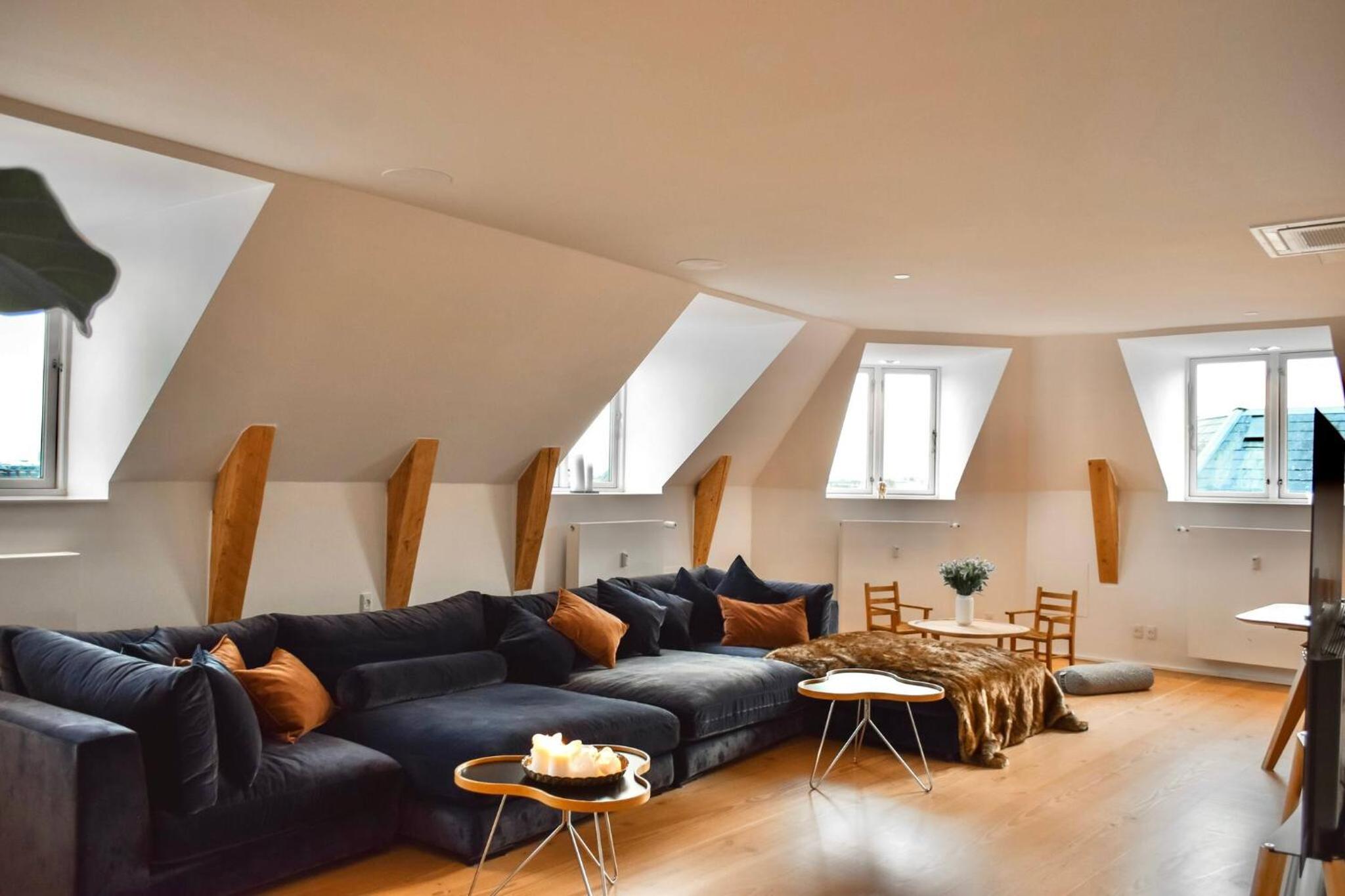 Central Penthouse with Private Rooftop Terrace