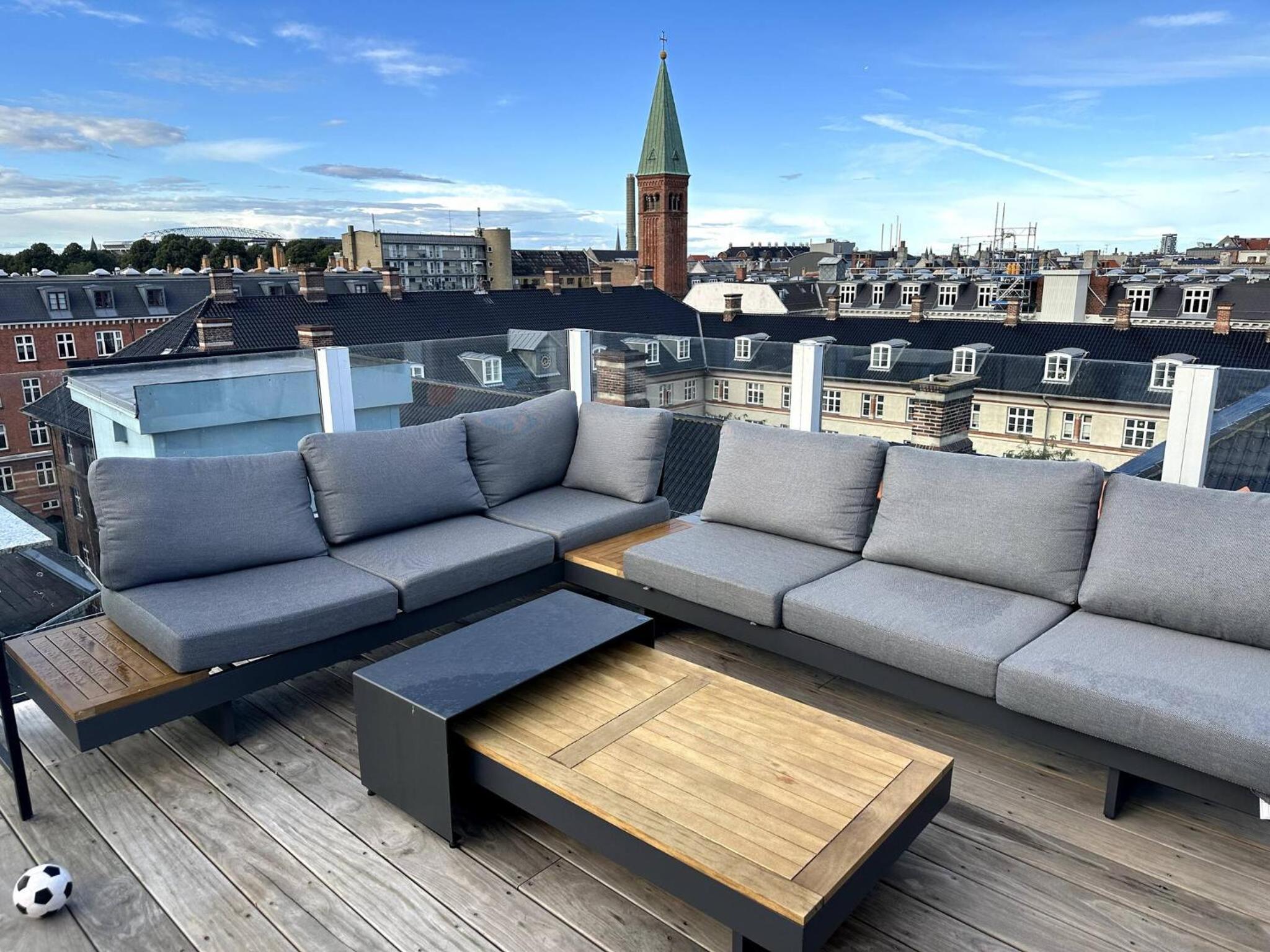 Central Penthouse with Private Rooftop Terrace