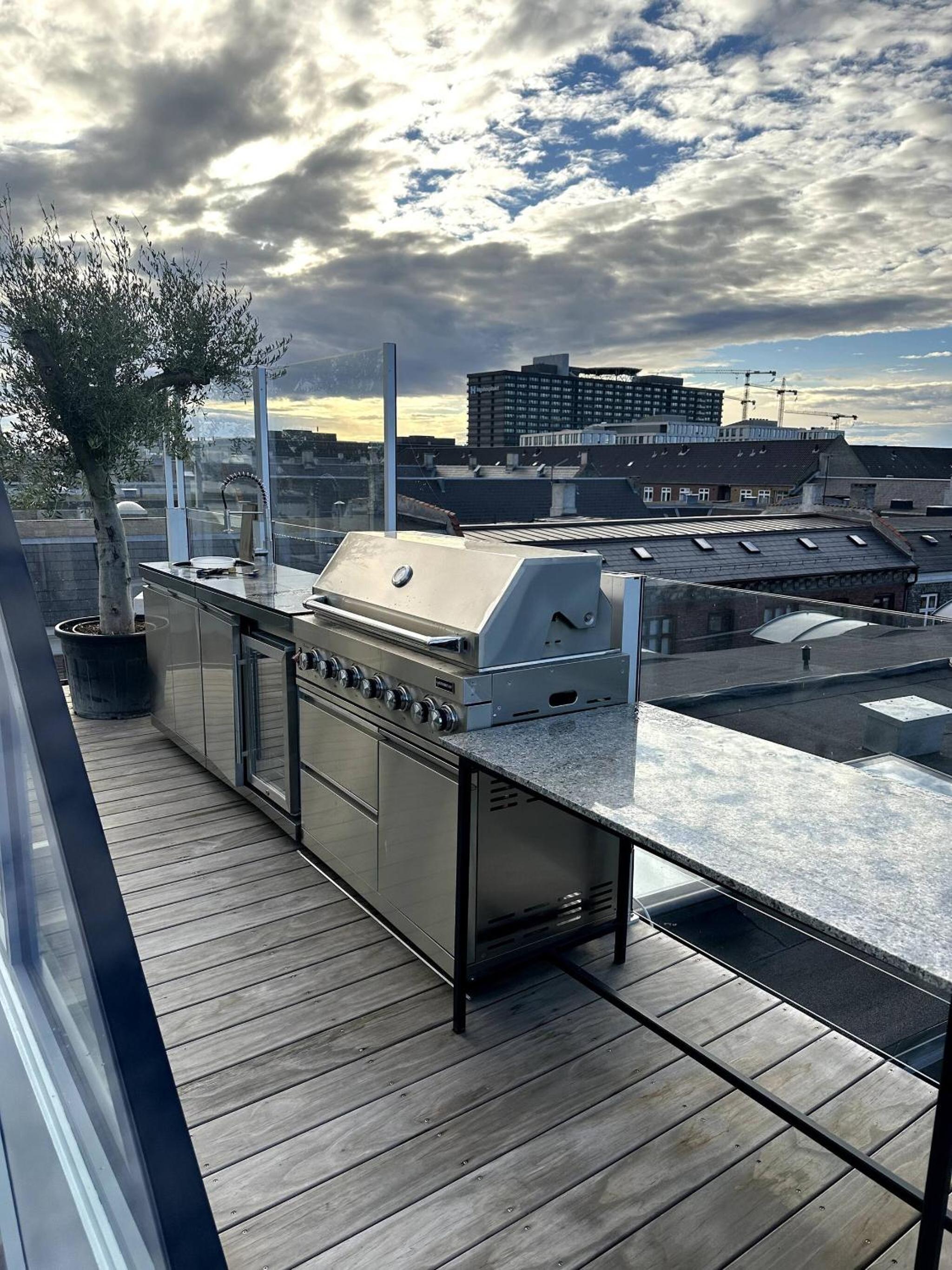Central Penthouse with Private Rooftop Terrace