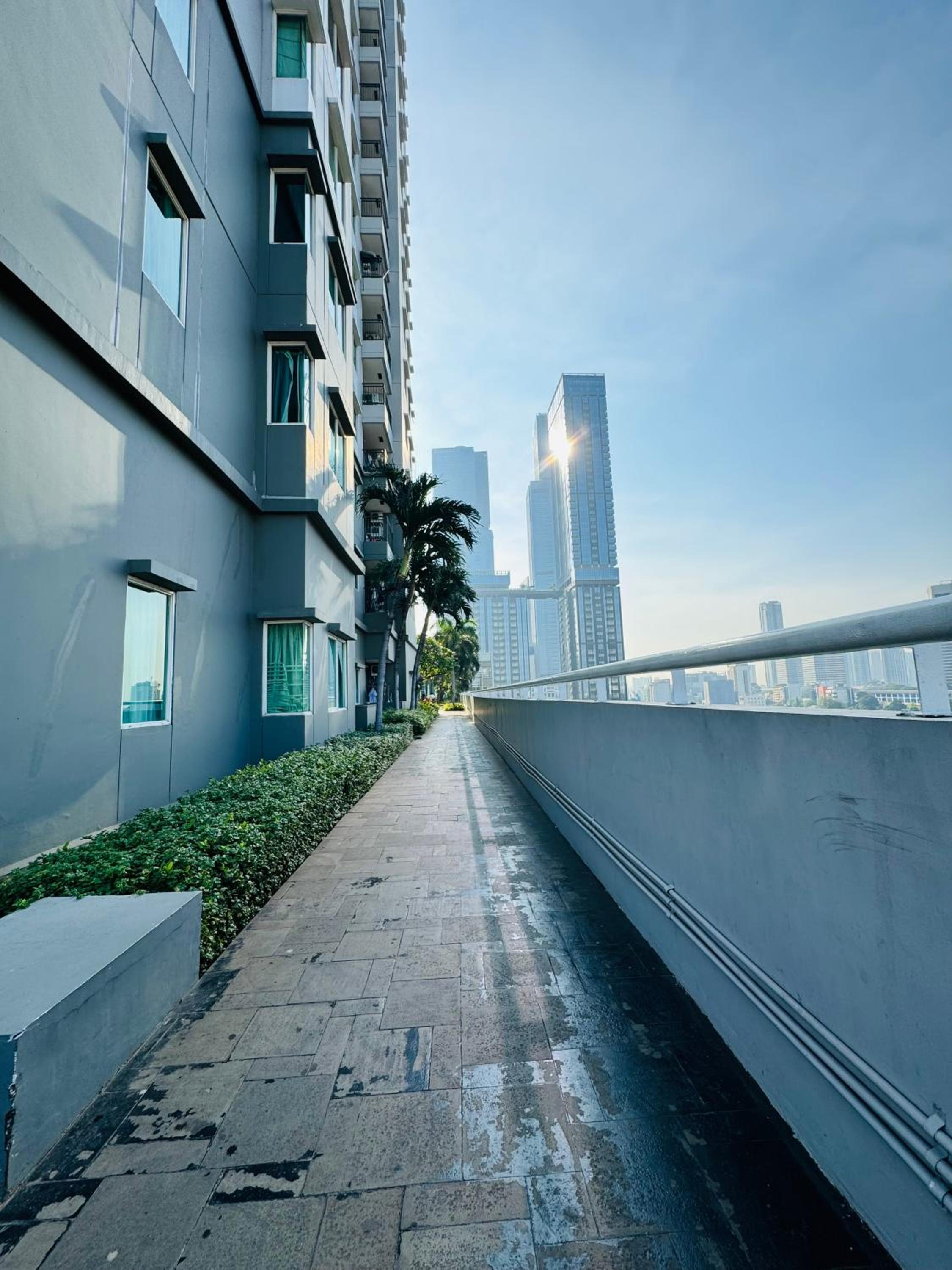 Hotel Stunning Comfy Condominium High Floor At The Heart Of Central Jakarta