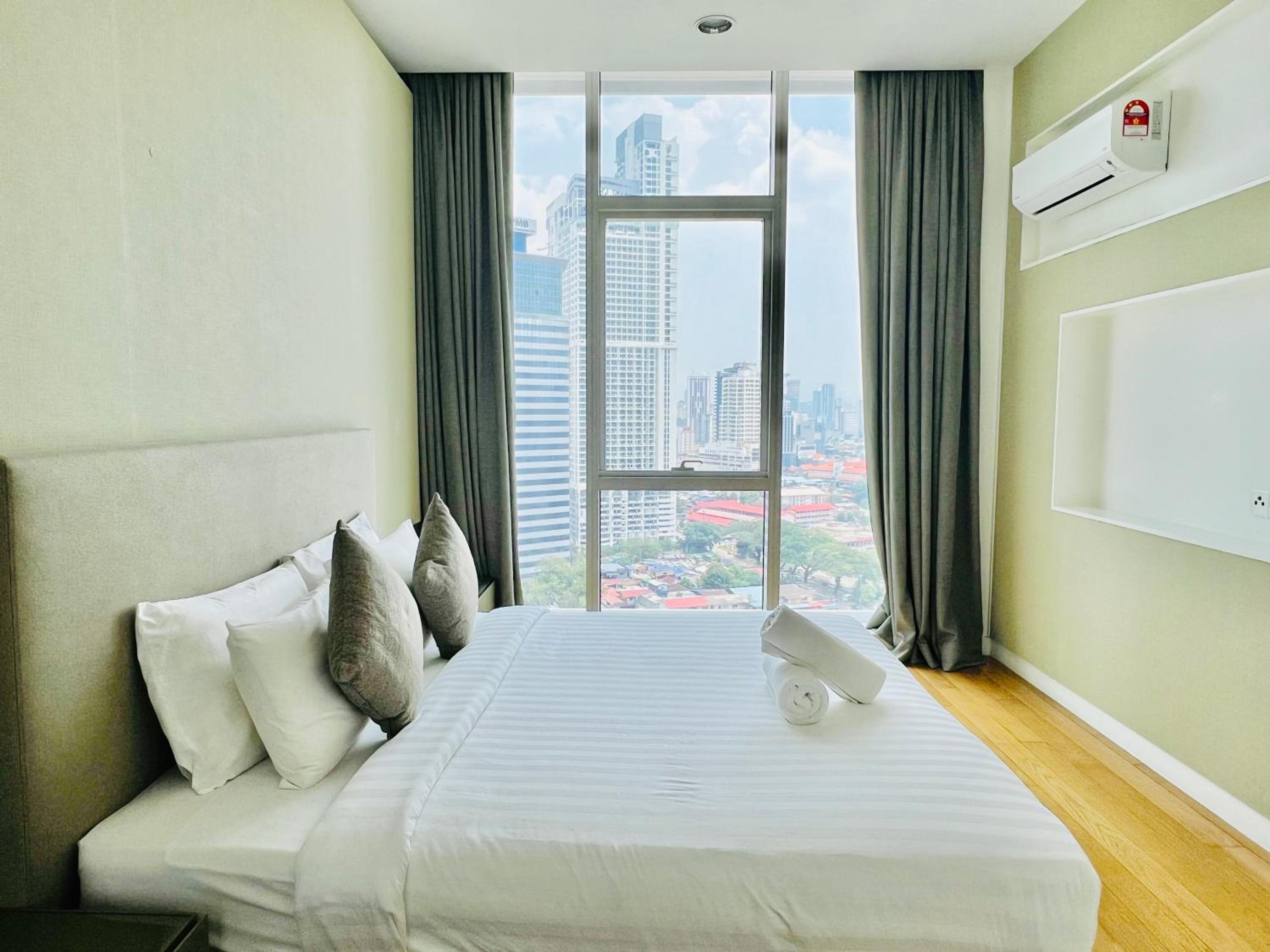 The Faced platinum By ASTRIA Suites