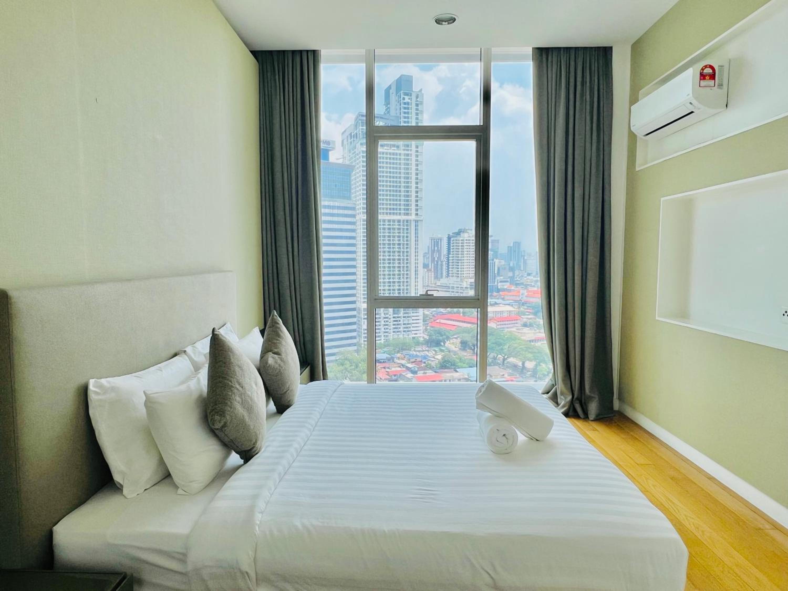 The Faced platinum By ASTRIA Suites