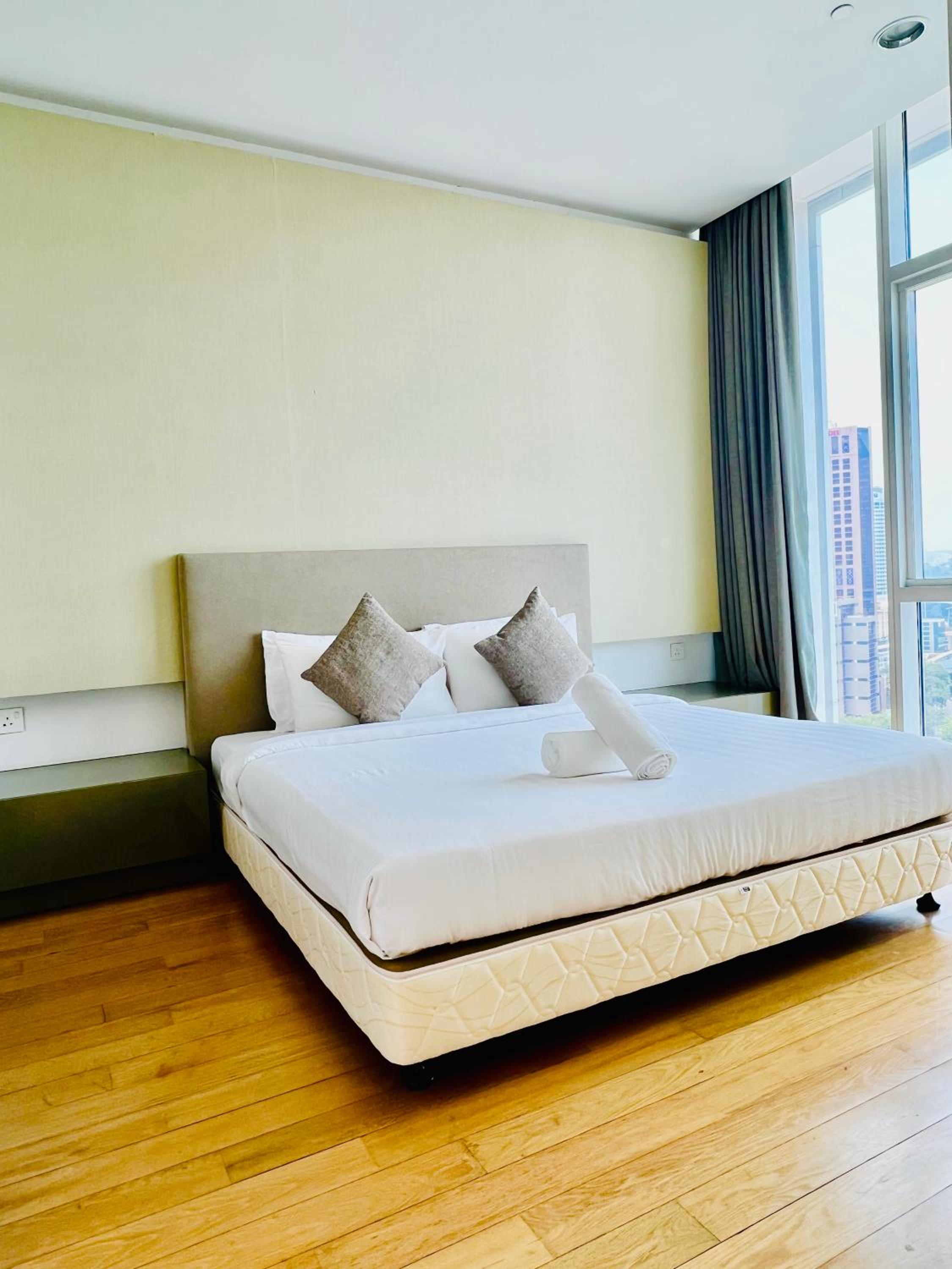 The Faced platinum By ASTRIA Suites