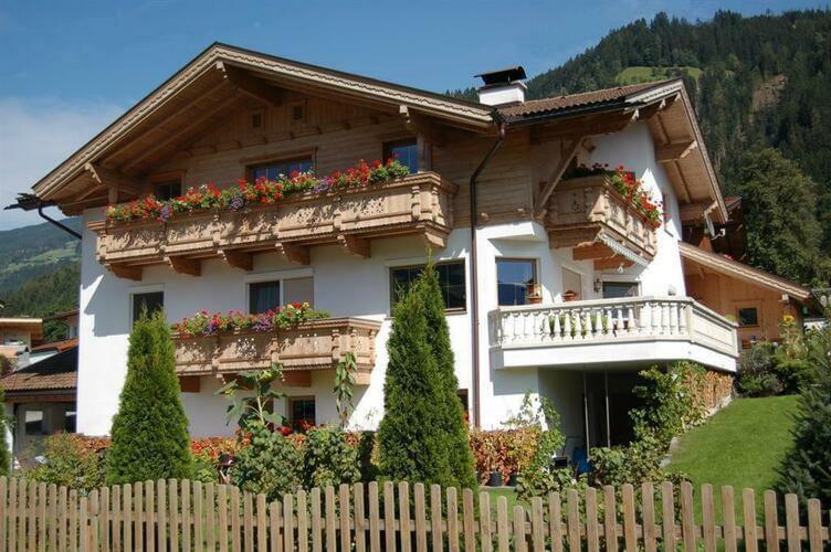 Ferienwohnung Haas 2 im Zillertal - Alpenpanorama, Wohlfühlkomfort & E-Ladestation