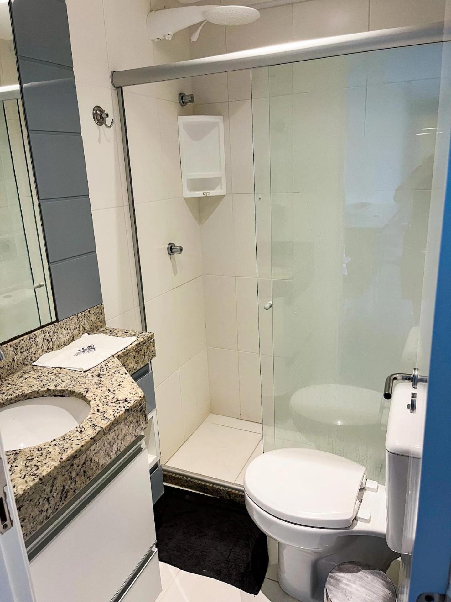 GUARAJUBA PARAÍSO DAS ÁGUAS - APT 2 quartos com AR e TV em TODOS os cômodos - Incluso Roupa de CAMA e BANHO - Filtro de Água Gelada e Maquina de Lavar dent