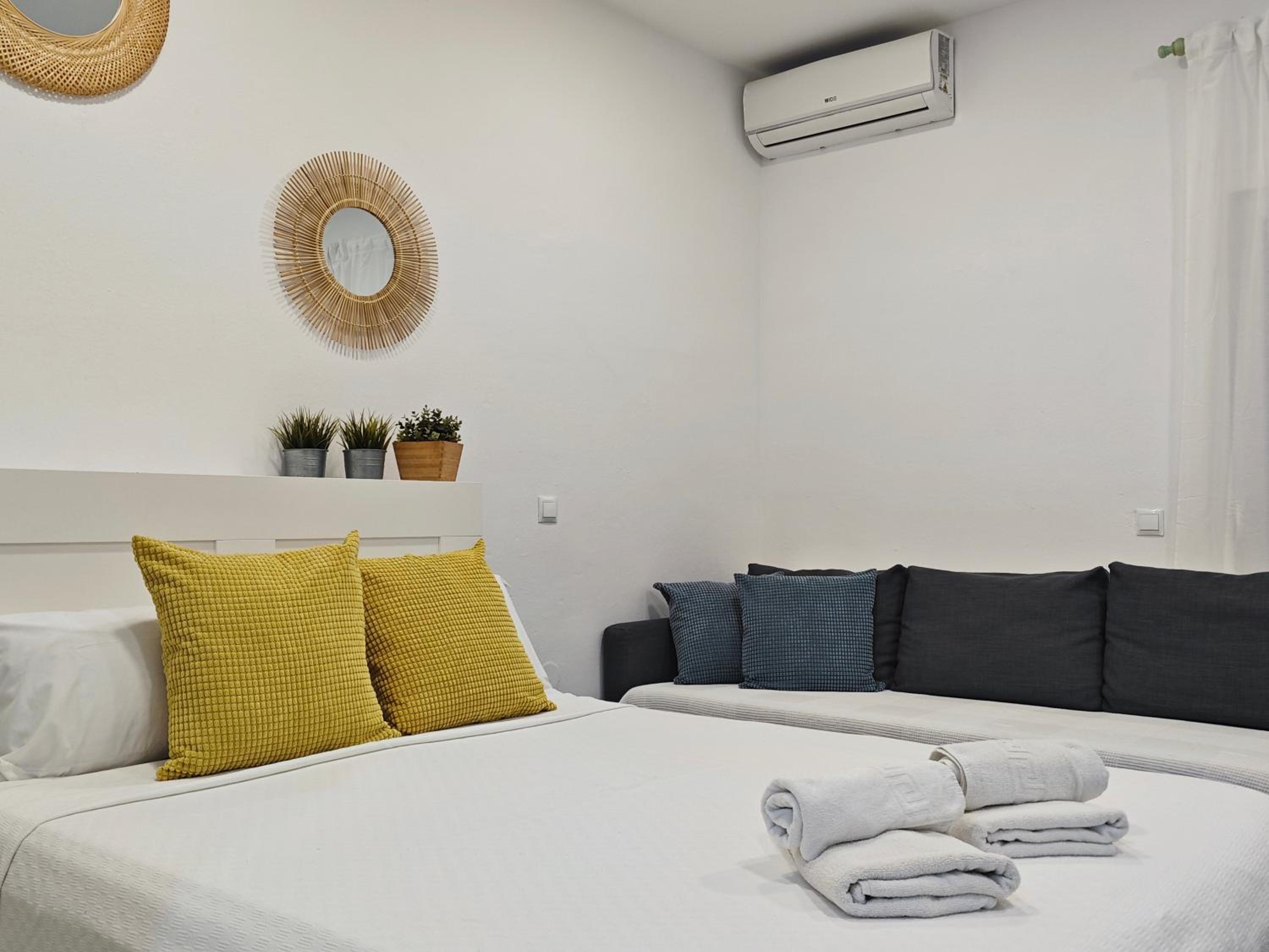 EL ESTUDIO DE LA PLAYA Sunny Holidays Benalbeach