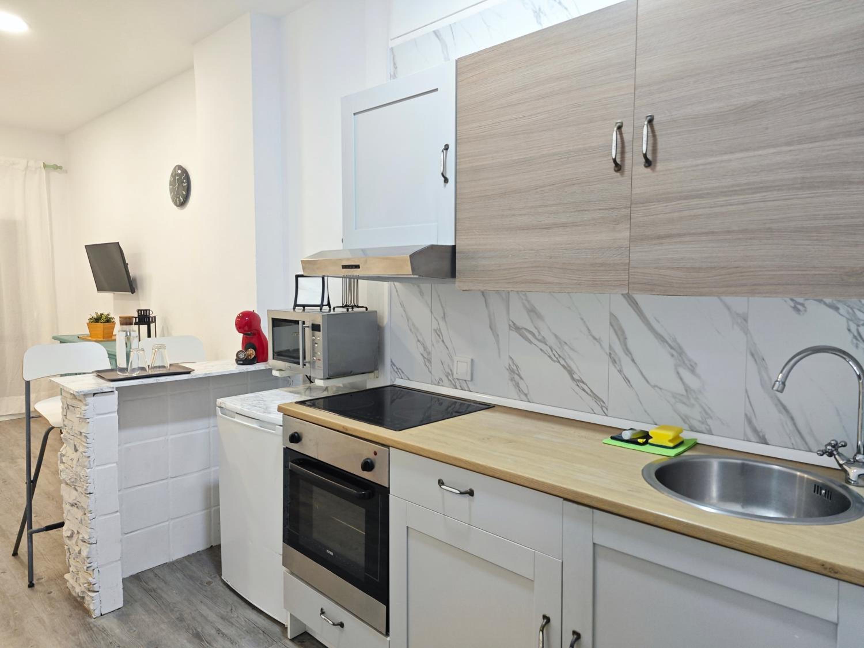 EL ESTUDIO DE LA PLAYA Sunny Holidays Benalbeach