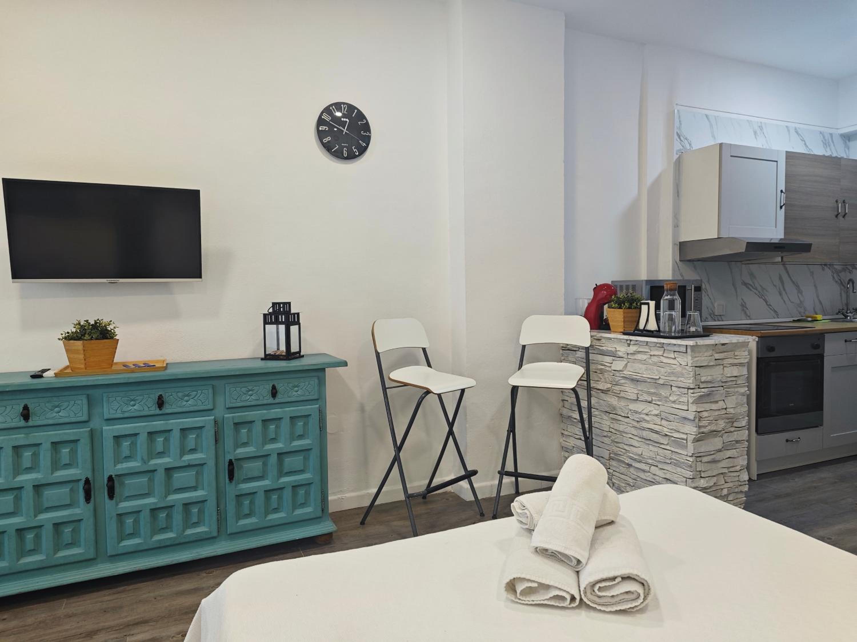 EL ESTUDIO DE LA PLAYA Sunny Holidays Benalbeach
