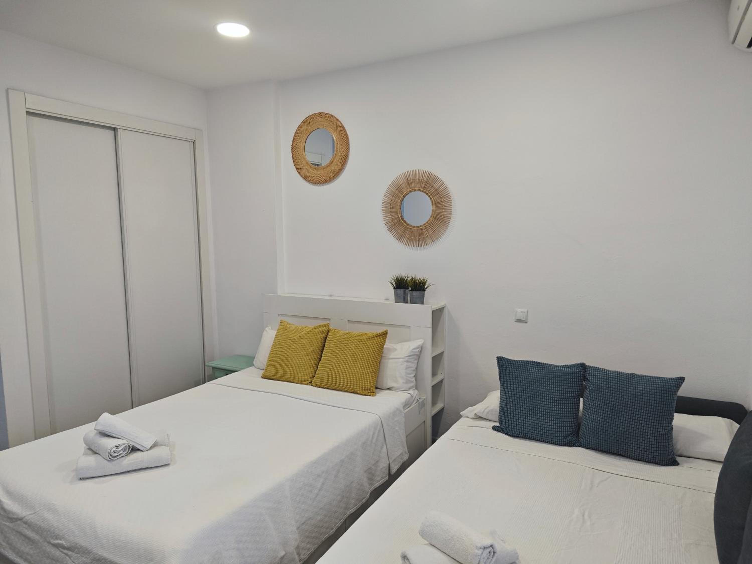 EL ESTUDIO DE LA PLAYA Sunny Holidays Benalbeach