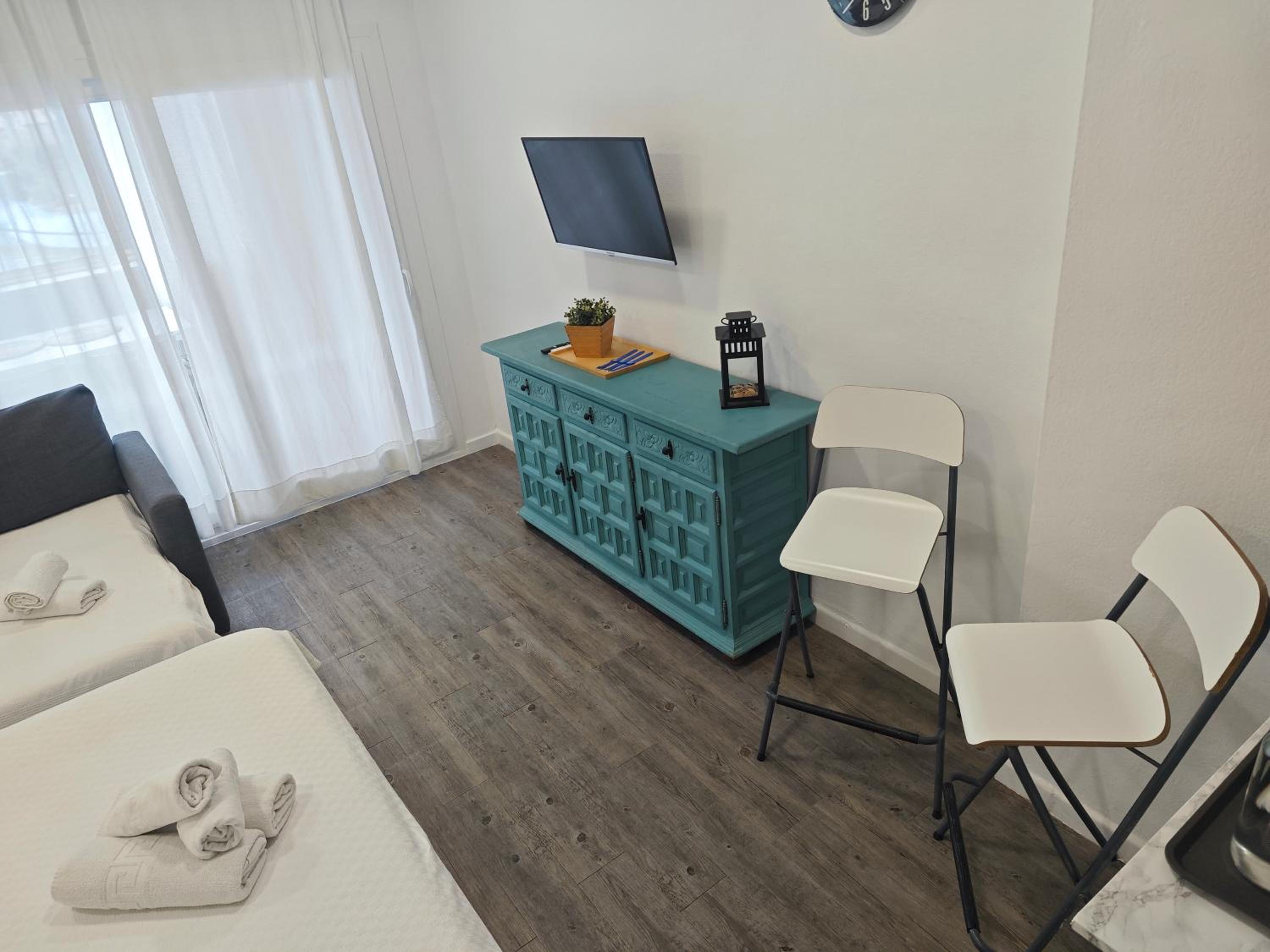 EL ESTUDIO DE LA PLAYA Sunny Holidays Benalbeach