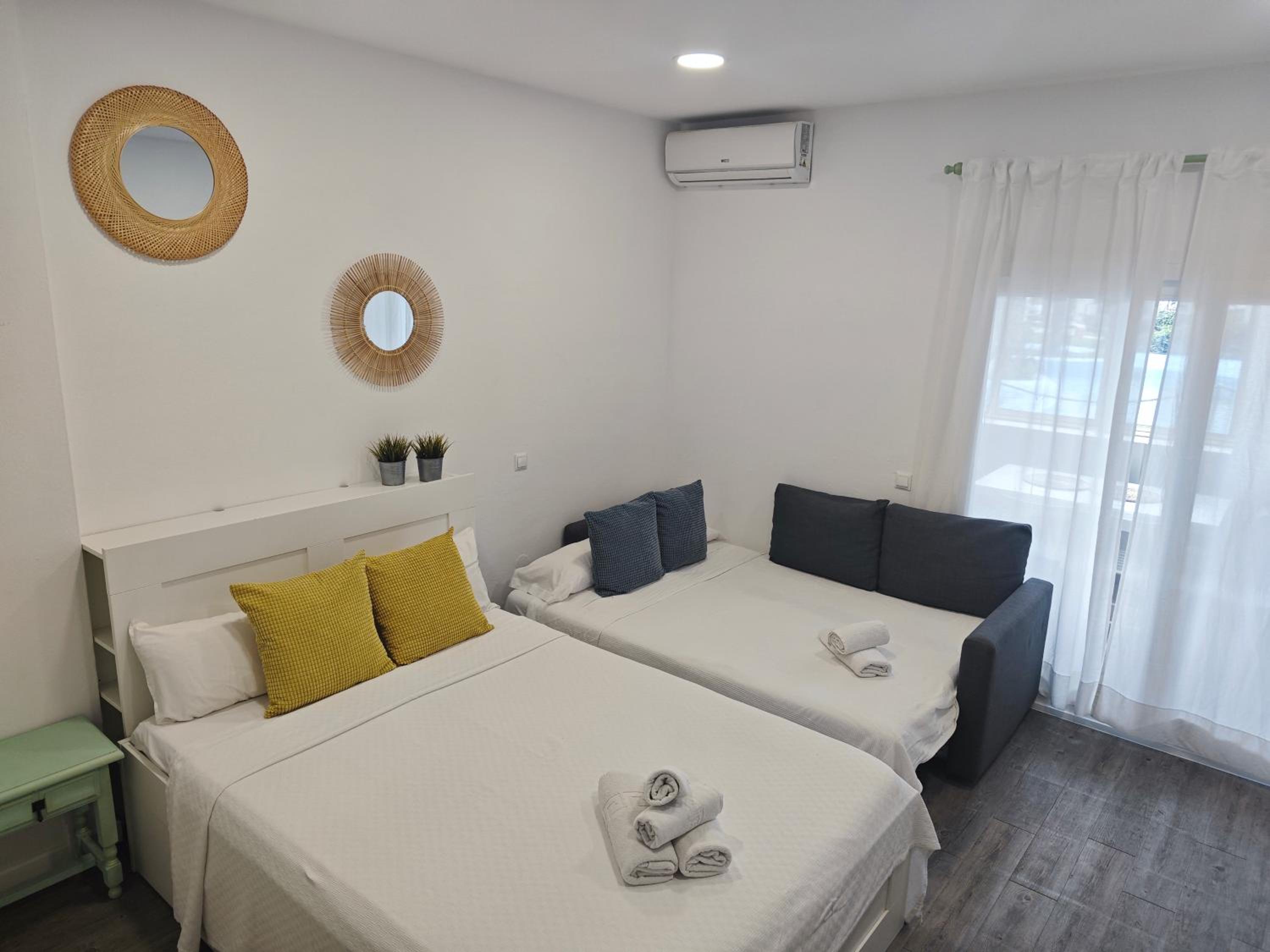 EL ESTUDIO DE LA PLAYA Sunny Holidays Benalbeach