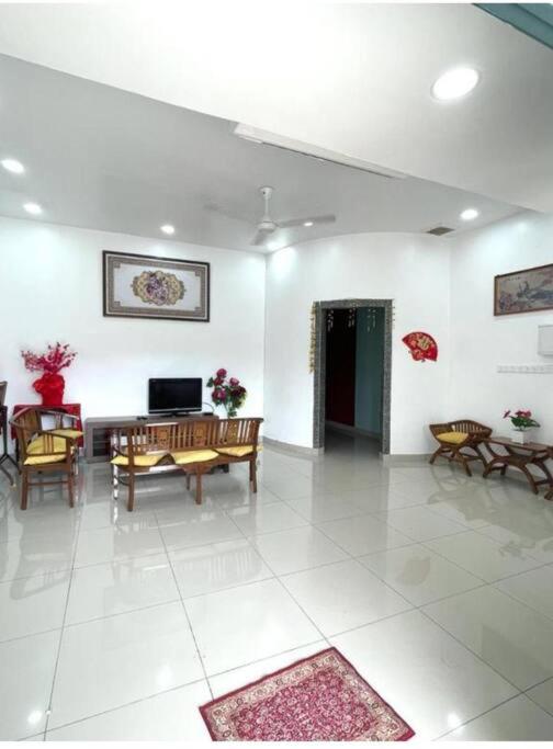 RALI PD HOME D 16Pax karaoke and swimming pool photo 1