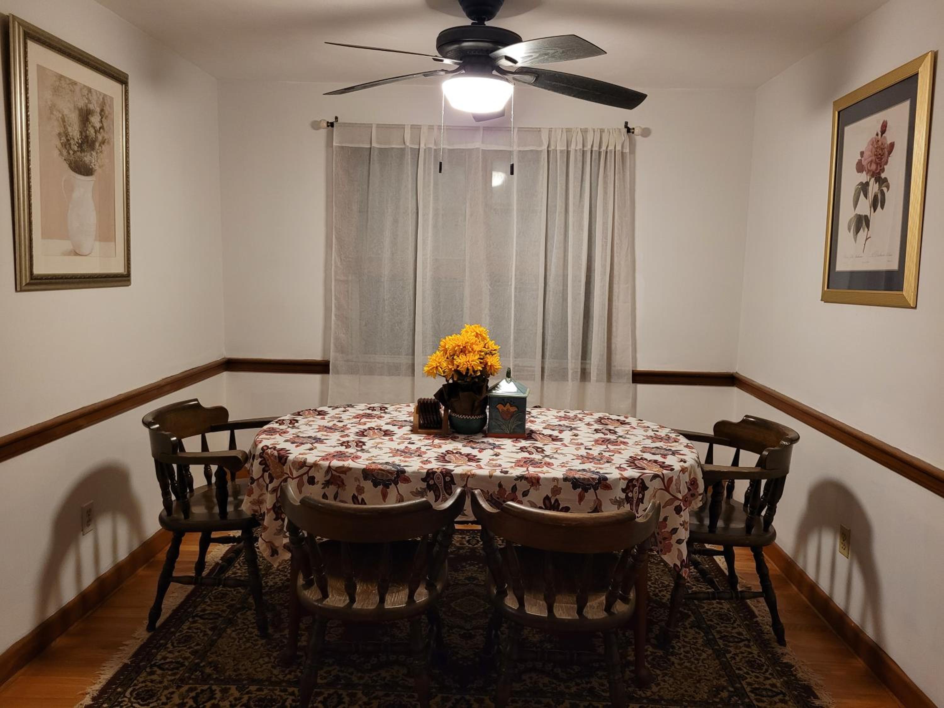 East Granby with AC and WiFi 3 minute to Bradley view 4