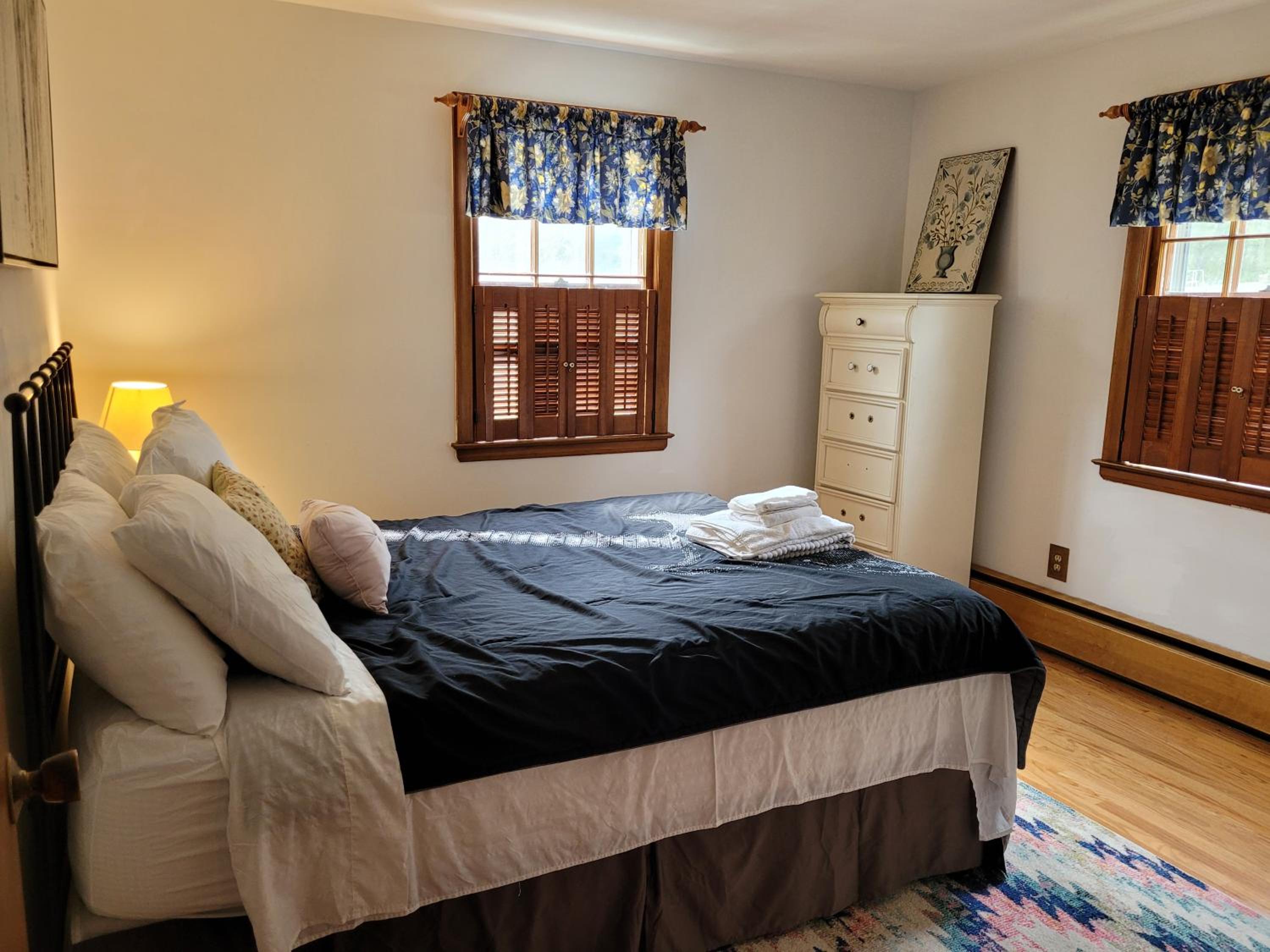 East Granby with AC and WiFi 3 minute to Bradley view 3