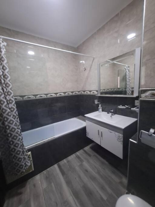 Appartement En Face la Gare de Train TGV view 5