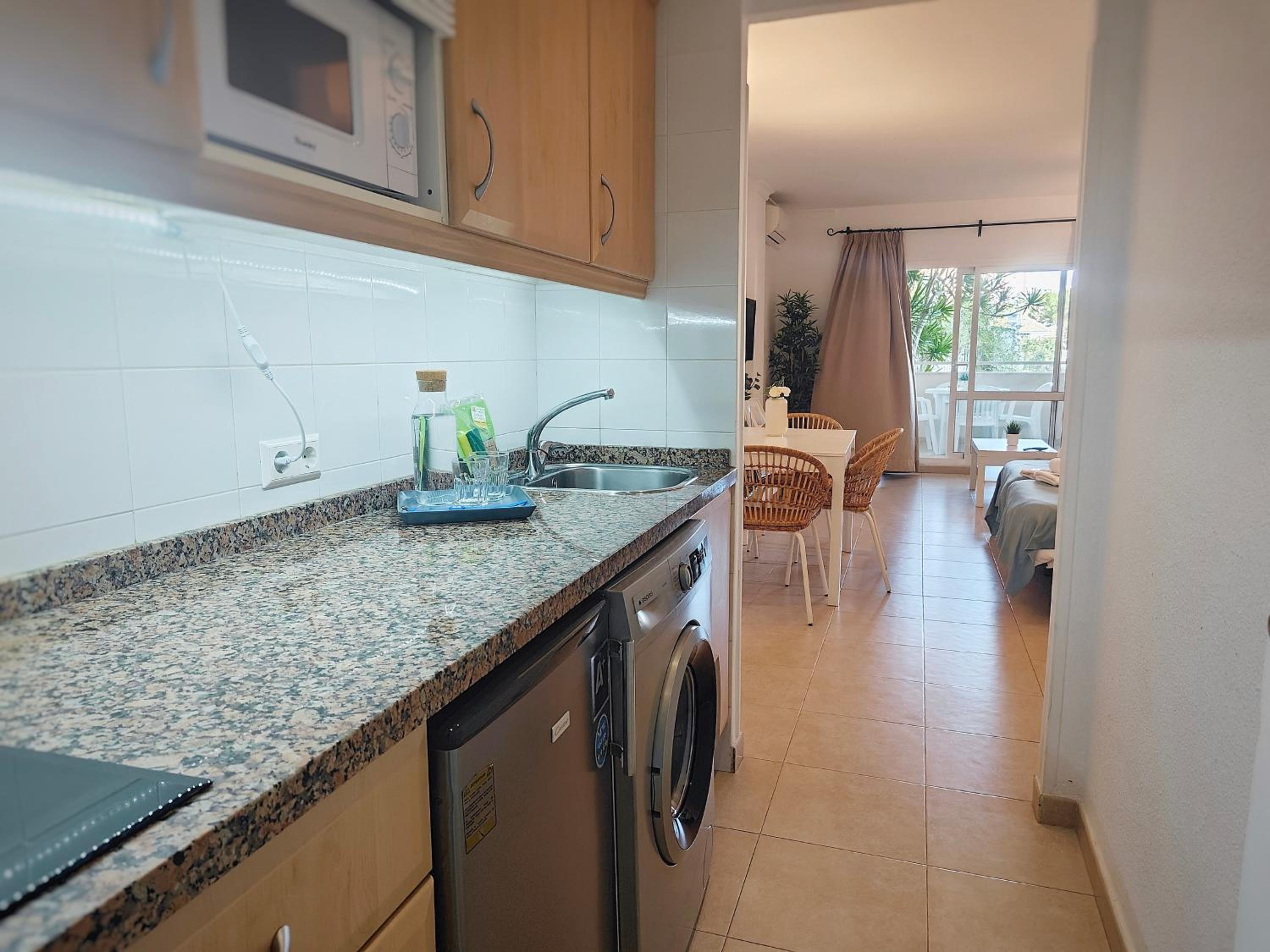 EL ESTUDIO DE LA PLAYA Sunny Holidays Benalbeach
