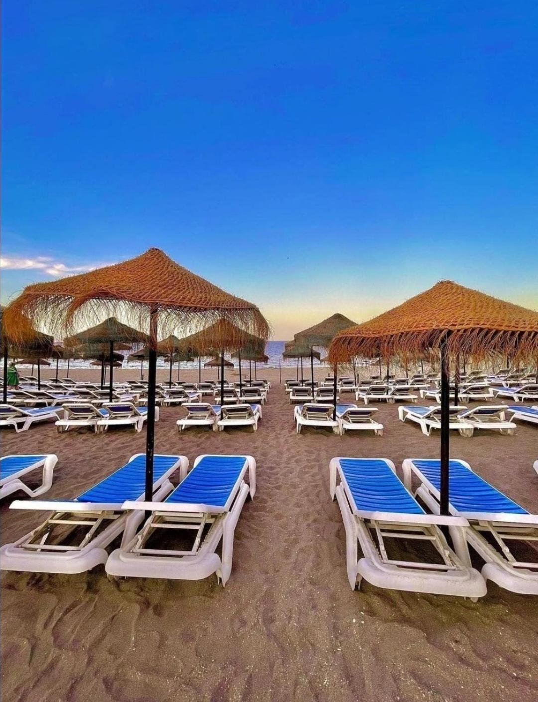 EL ESTUDIO DE LA PLAYA Sunny Holidays Benalbeach