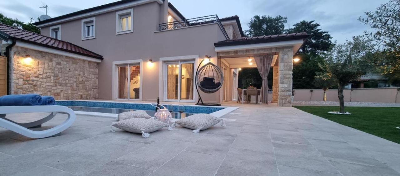 Beautiful new villa with pool, near beach - by TRAVELER tourist agency KRK - ID 2400 view 4