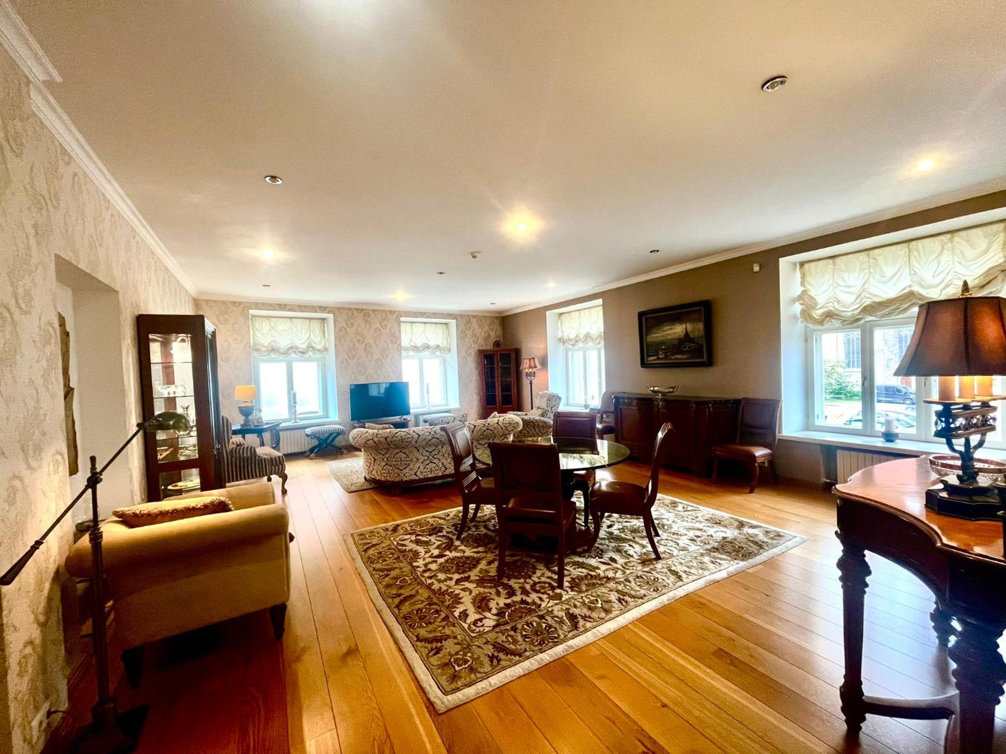 Tallinn Vacations - Tallinn Old Town spacious 112m2 and quiet luxury home - Property Image 1
