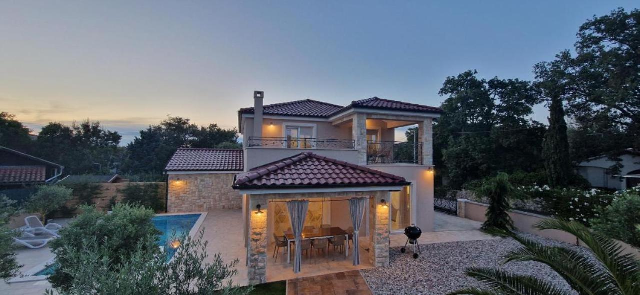 Beautiful new villa with pool, near beach - by TRAVELER tourist agency KRK - ID 2400 view 5