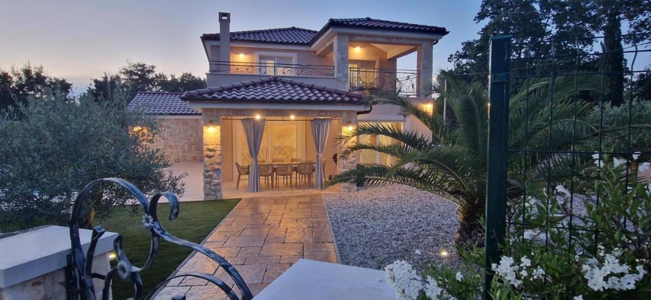 Beautiful new villa with pool, near beach - by TRAVELER tourist agency KRK - ID 2400 view 3