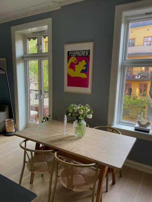 Cozy apartment with balcony view 4
