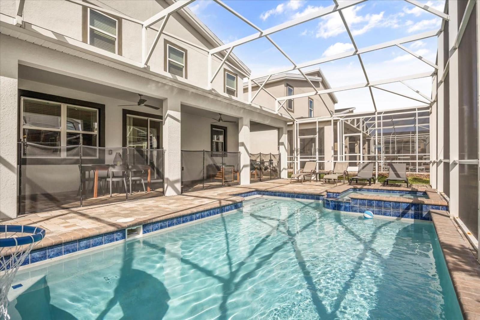 Disney Vacation Getaway 6bd Villa w Pool view 4
