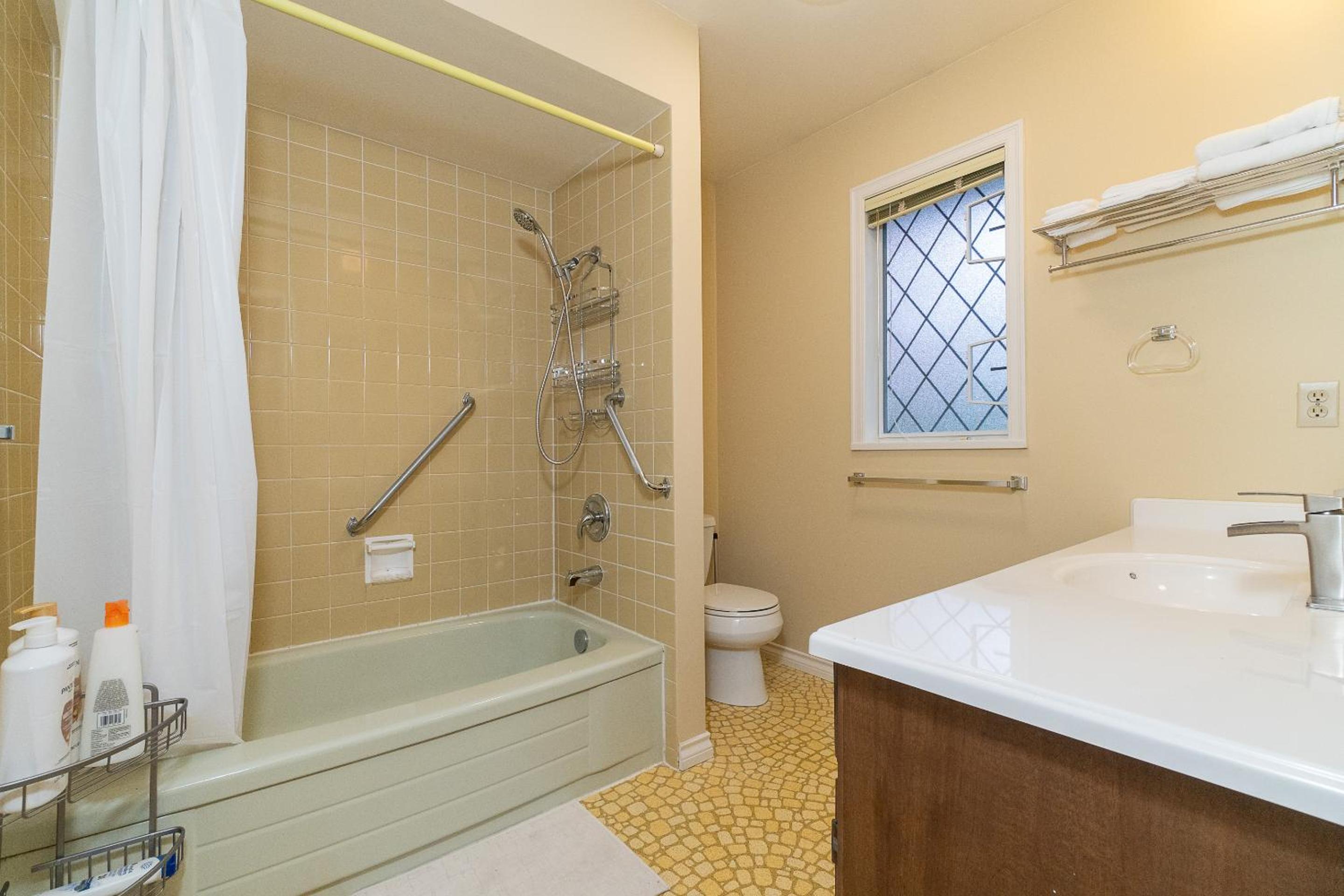 Garden Hotel 3-bedroom house for whole book